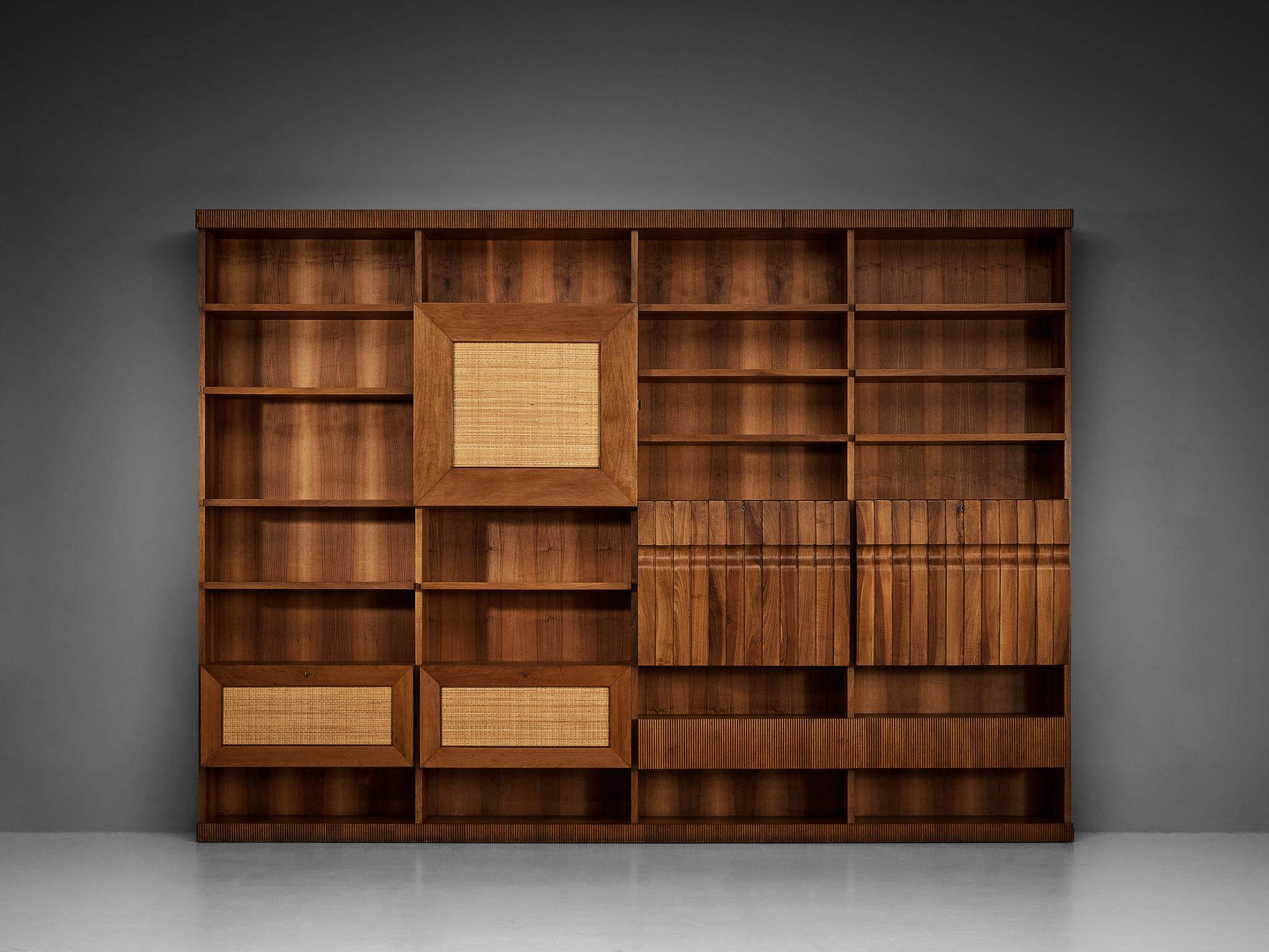 Large Italian Bookcase in Walnut, Cherry, and Grasscloth In Good Condition For Sale In Waalwijk, NL