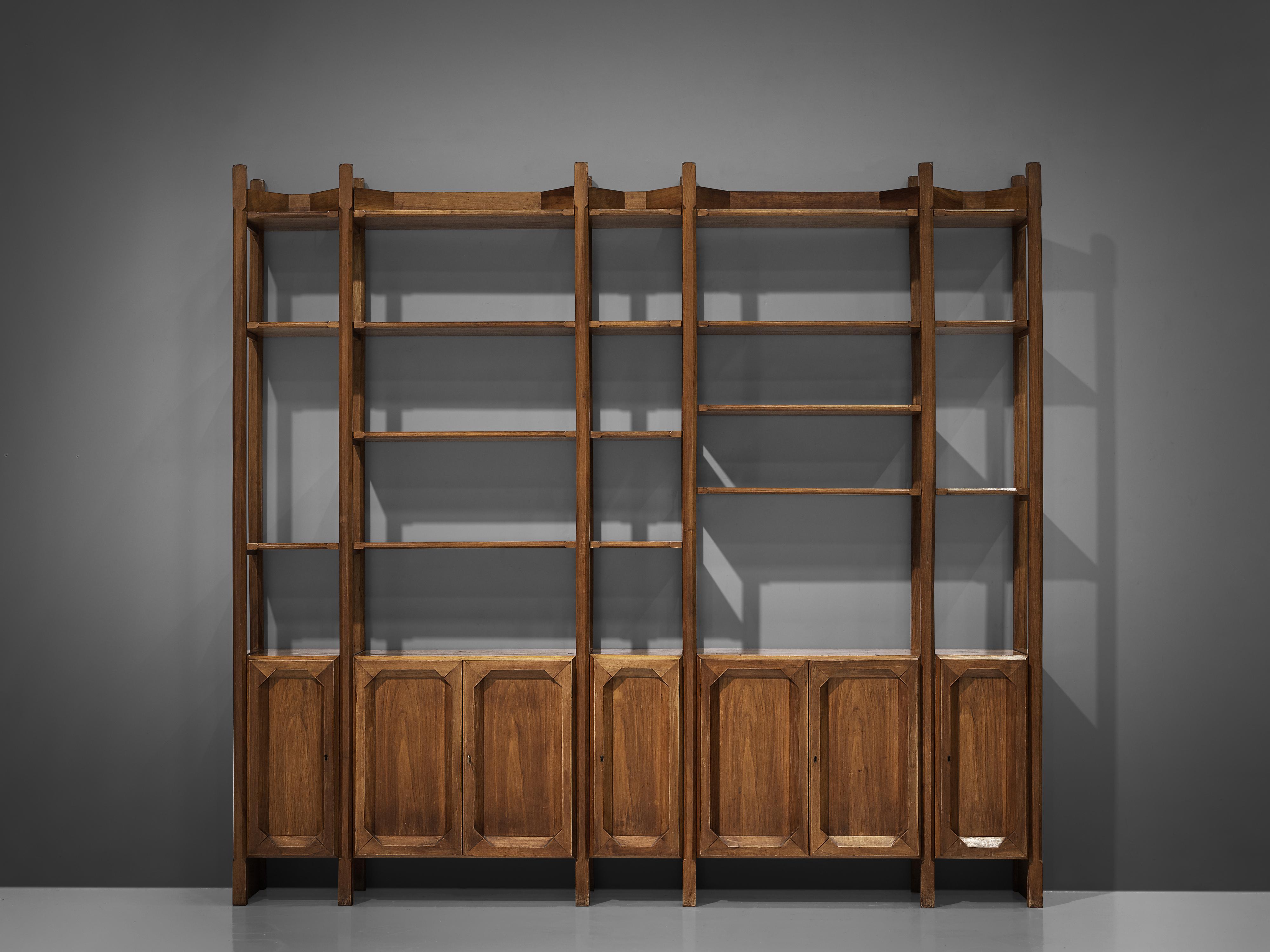 Large Italian Bookcase with Cabinets and Carved Details in Walnut In Good Condition In Waalwijk, NL