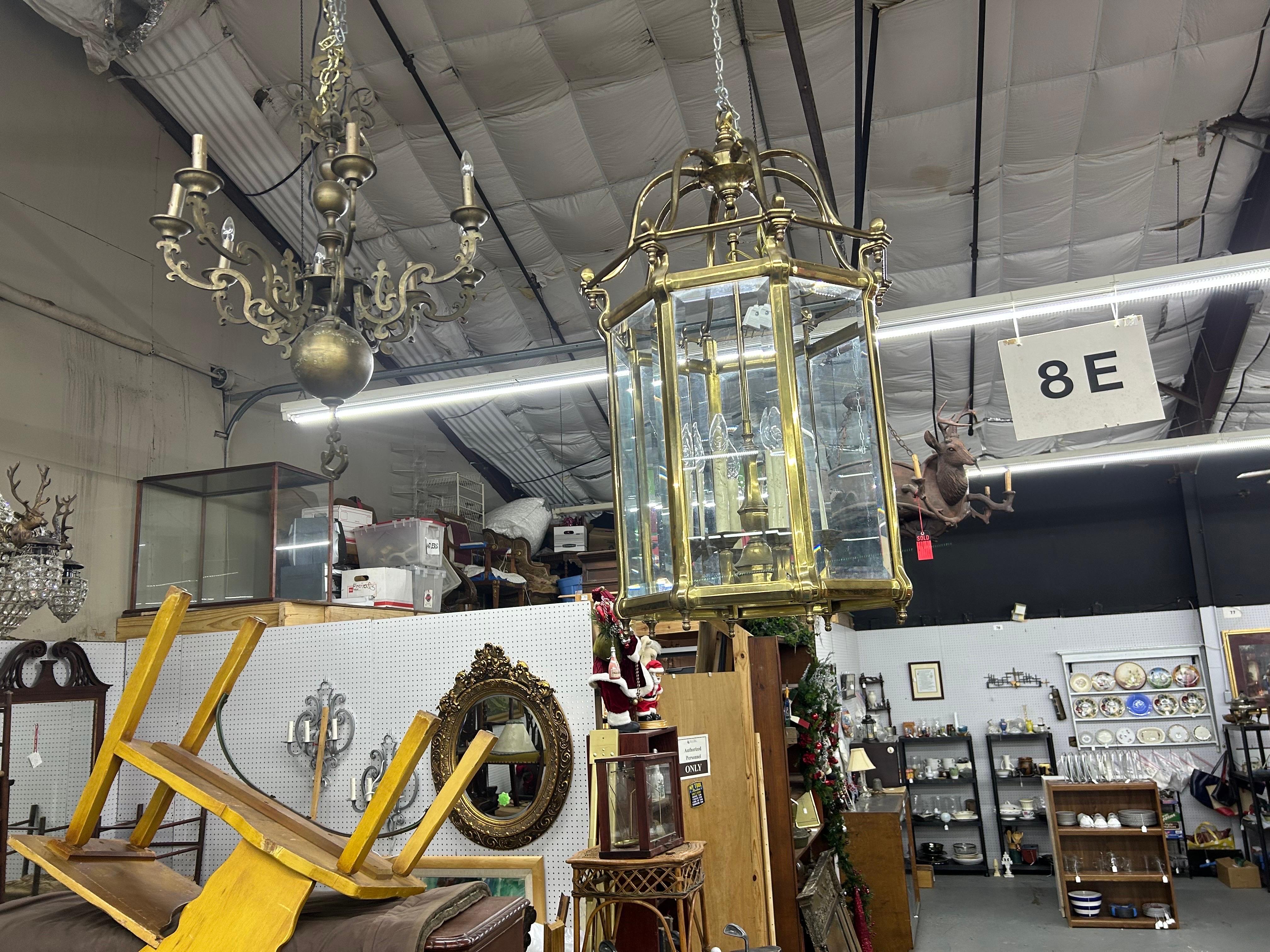 Grande lanterne italienne en laiton et verre Bon état - En vente à Houston, TX