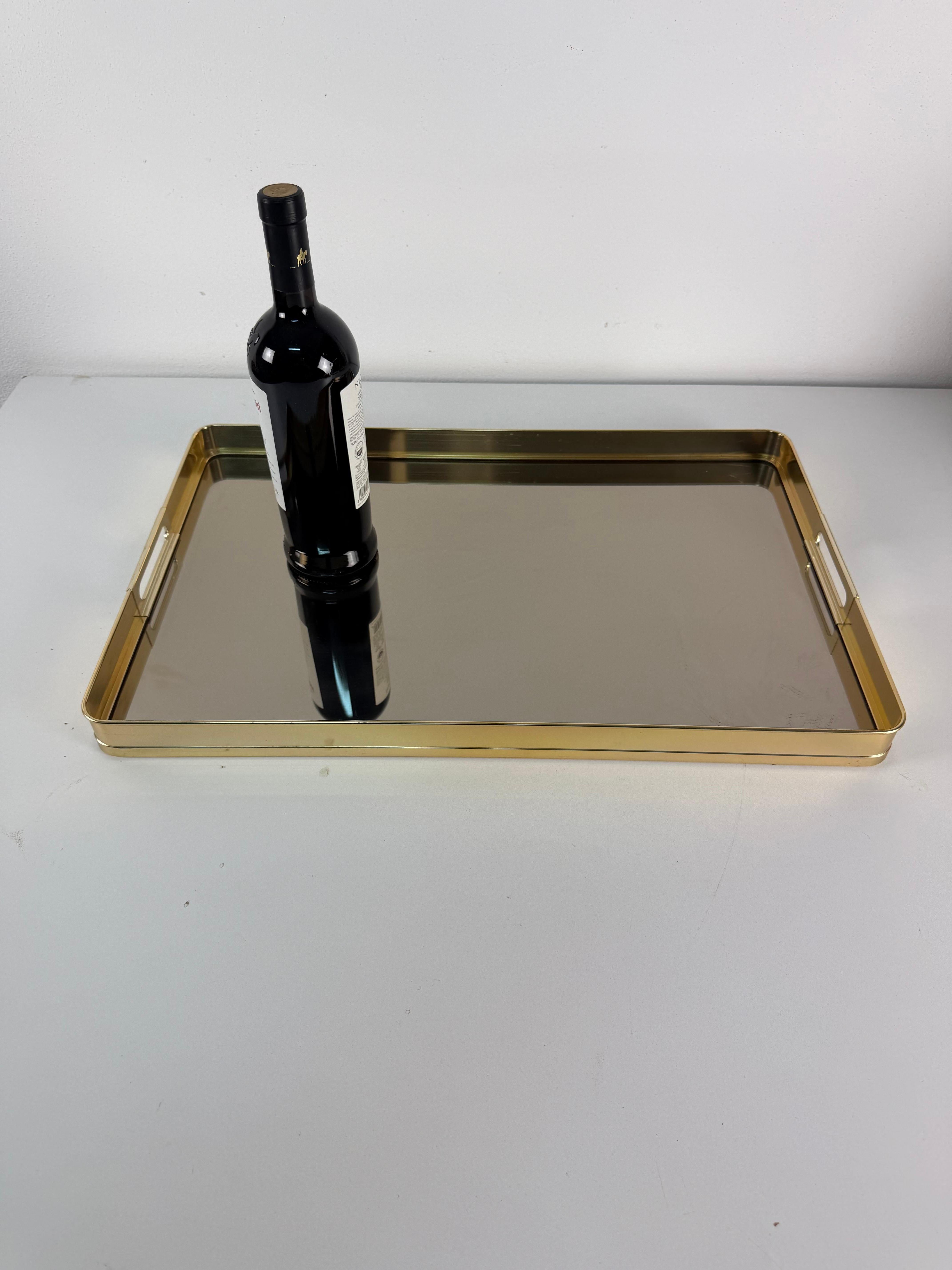 Large Italian Brass and Smoked Mirrored Glass Tray, 1980s Bon état - En vente à Palermo, IT