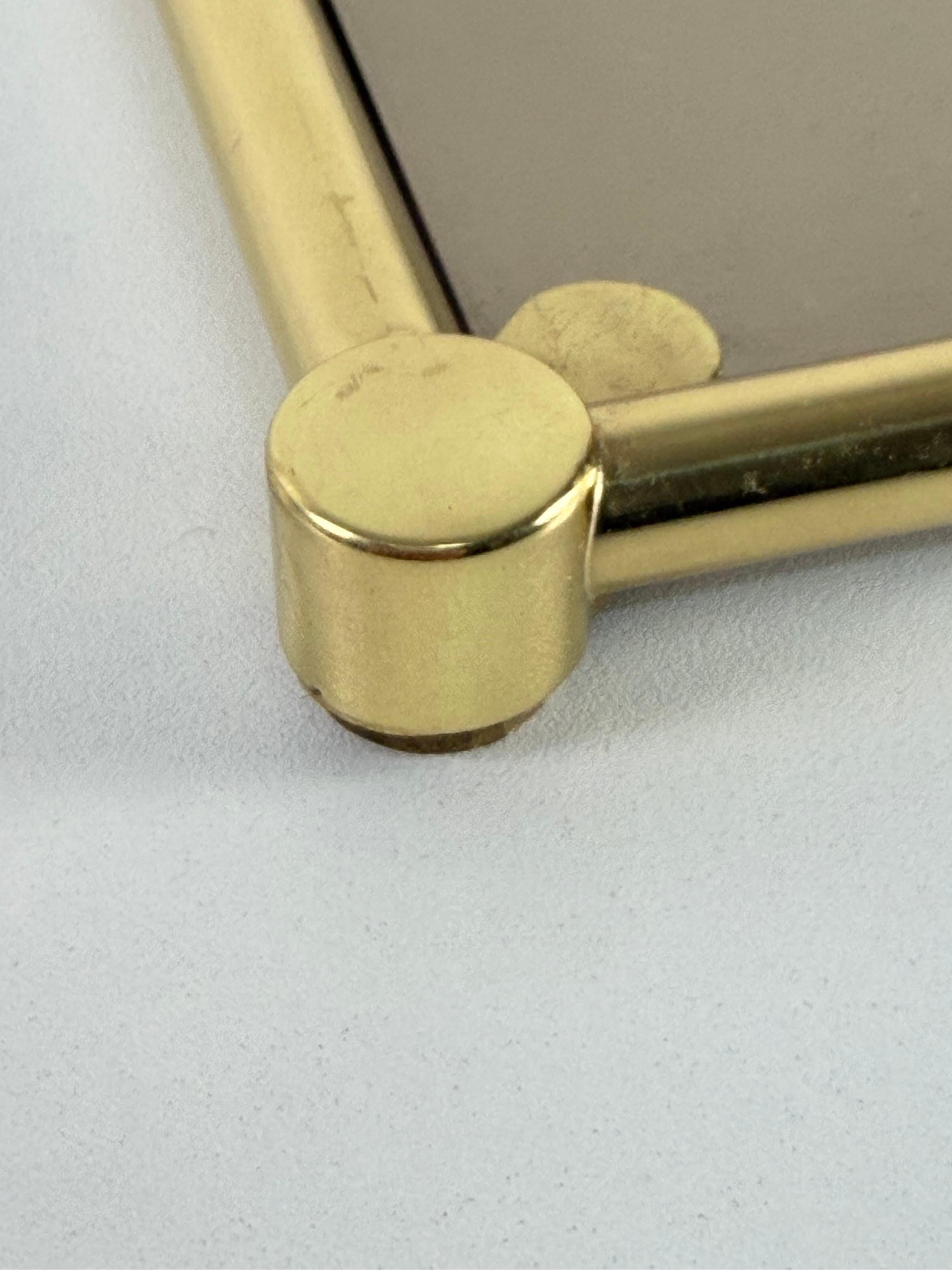 Großes Tablett aus italienischem Messing und geräuchertem Spiegelglas, 1980er Jahre im Zustand „Gut“ im Angebot in Palermo, IT