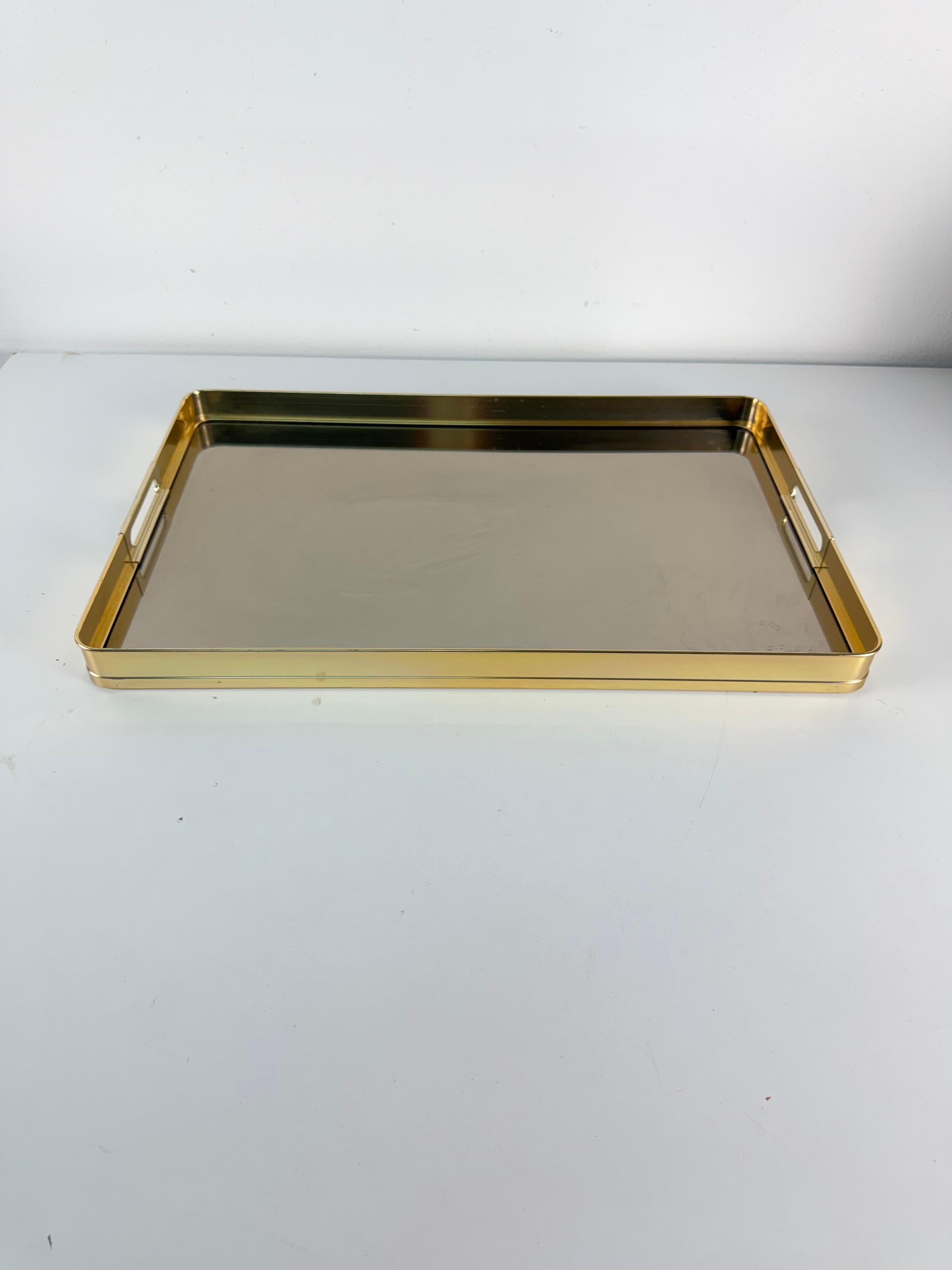 Fin du 20e siècle Large Italian Brass and Smoked Mirrored Glass Tray, 1980s en vente
