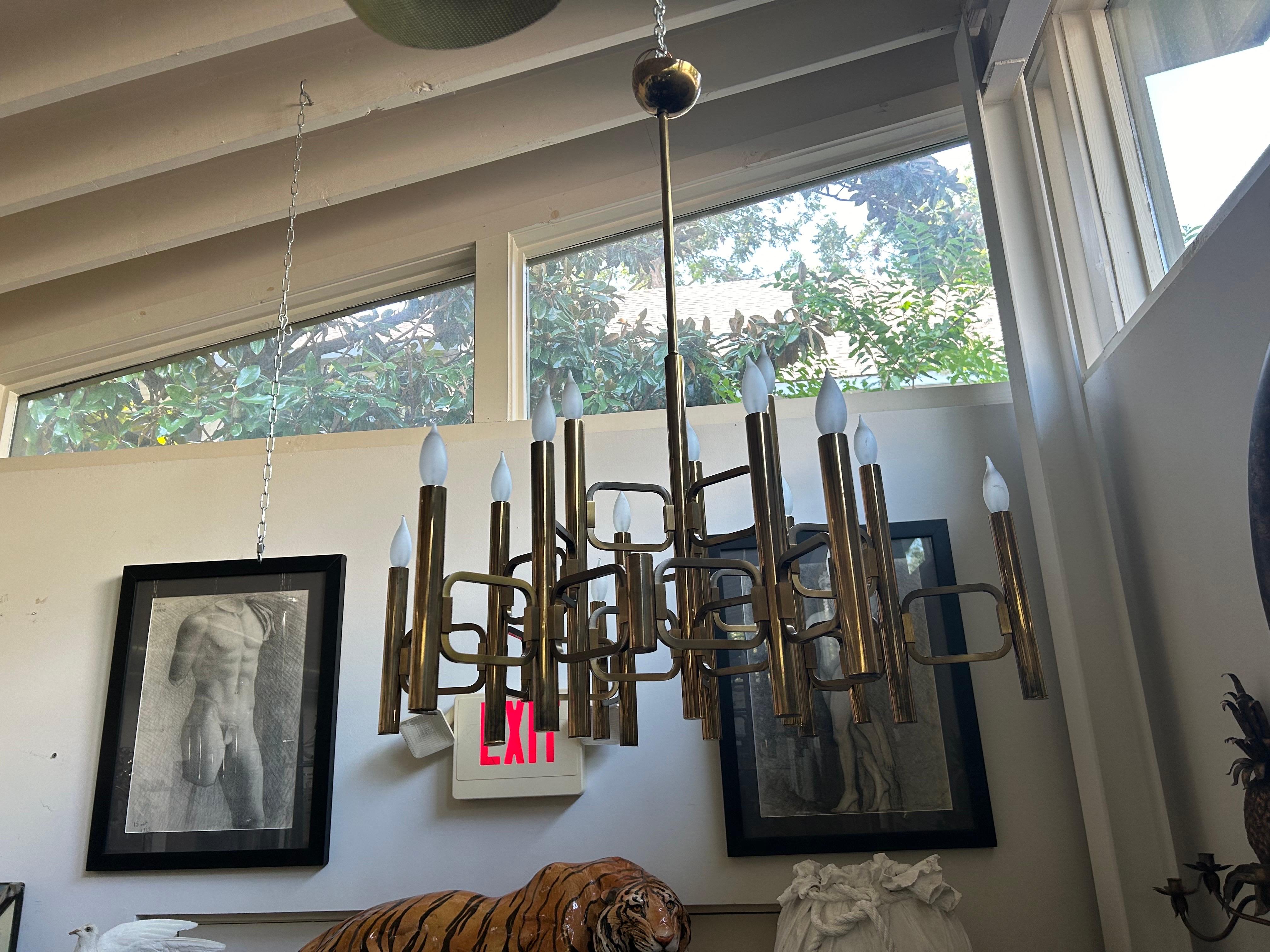 Grande lampadario cubista italiano in ottone di Gaetano Sciolari in vendita 10