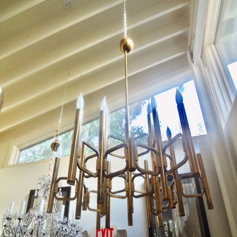 Large Italian brass cubist chandelier by Gaetano Sciolari.
Stunning large Italian brass chandelier was designed by Gaetano Sciolari for Sciolari lighting in the mid to late 1960's.
This beautiful chandelier has 18 lights which have new sockets