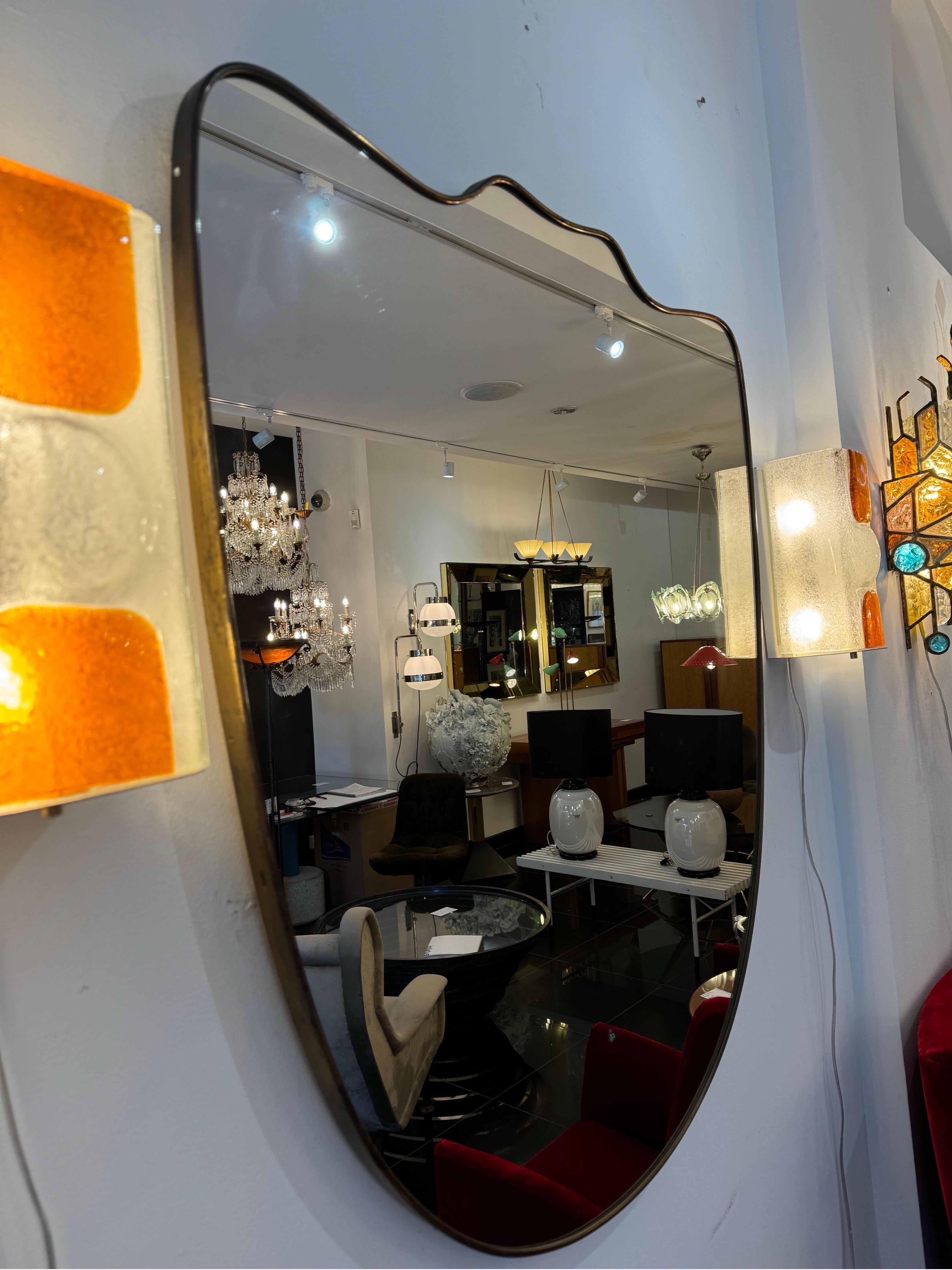 Fait main Grand miroir italien à bouclier en laiton