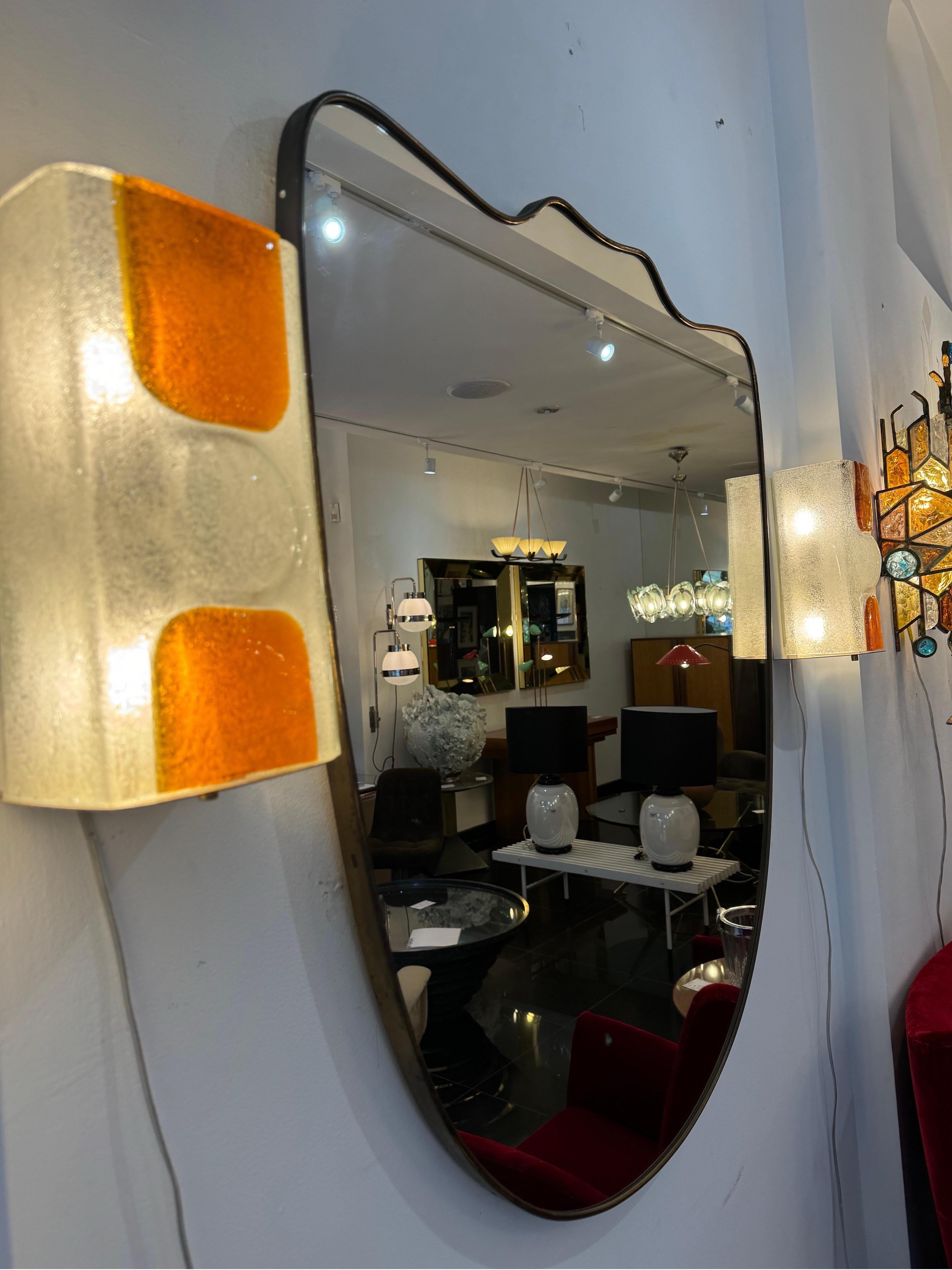 Grand miroir italien à bouclier en laiton Bon état à London, GB