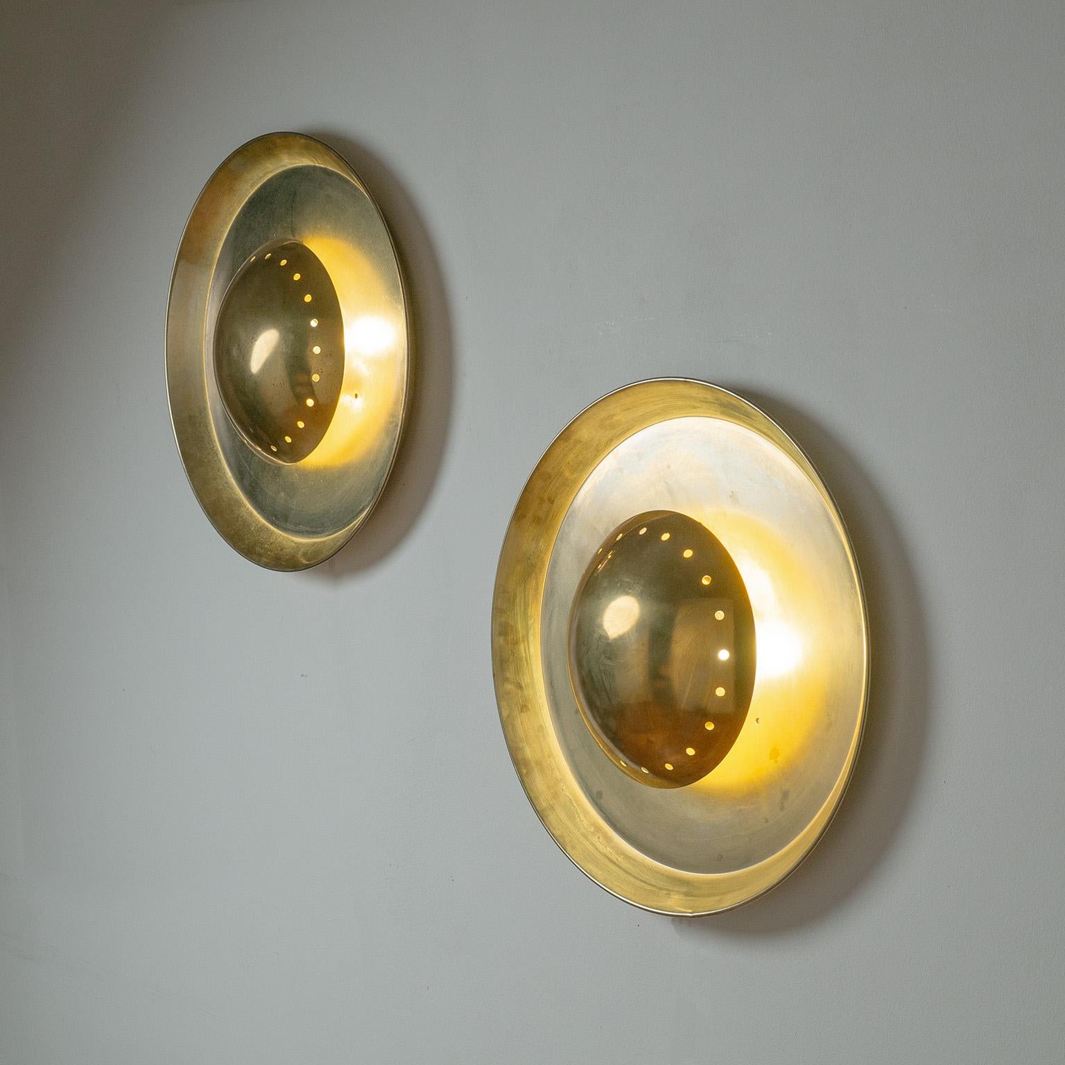 Large Italian Brass Wall Lights, circa 1980 In Good Condition For Sale In Vienna, AT