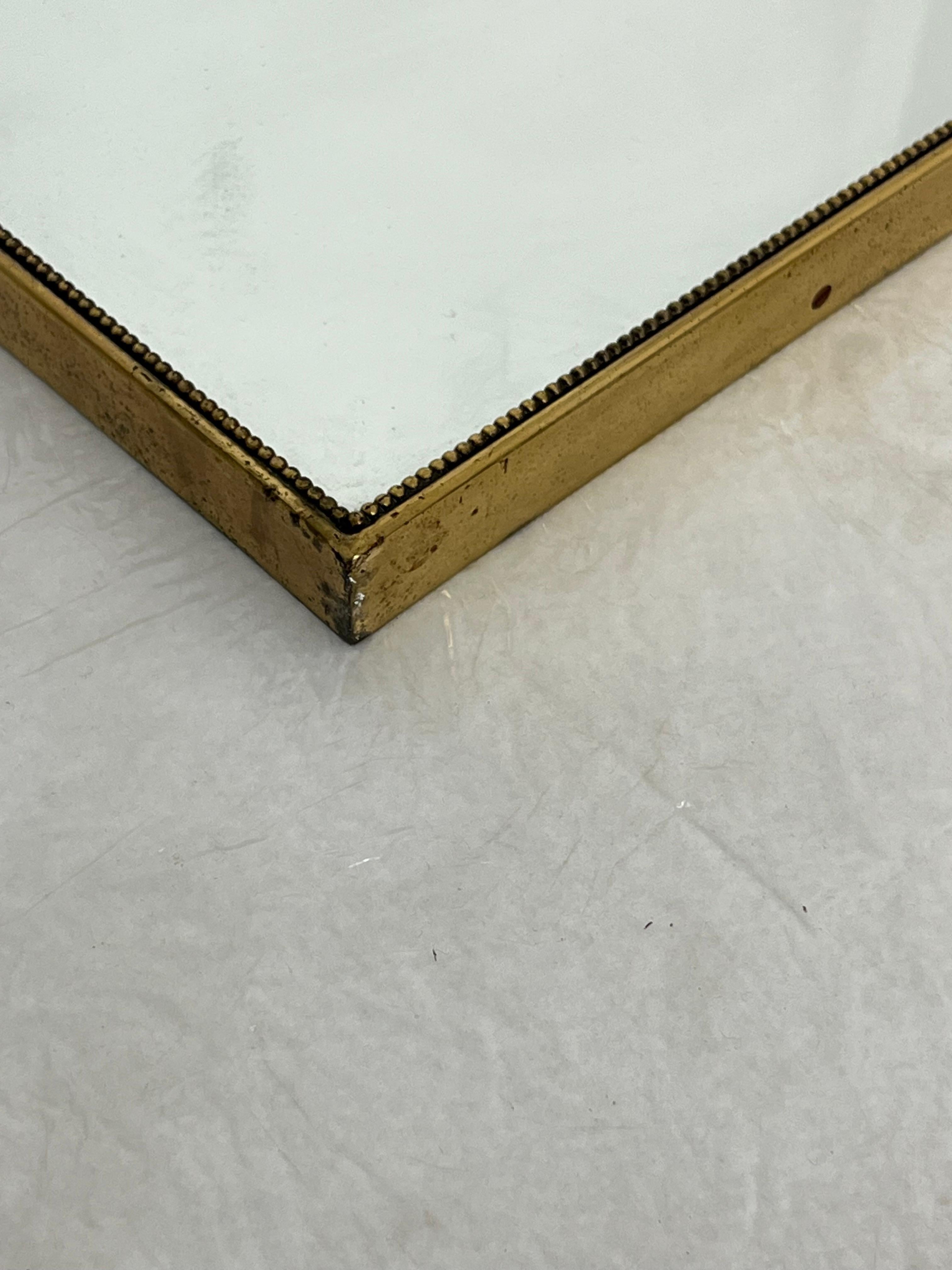 Milieu du XXe siècle Grand miroir mural italien en laiton, 1957 en vente
