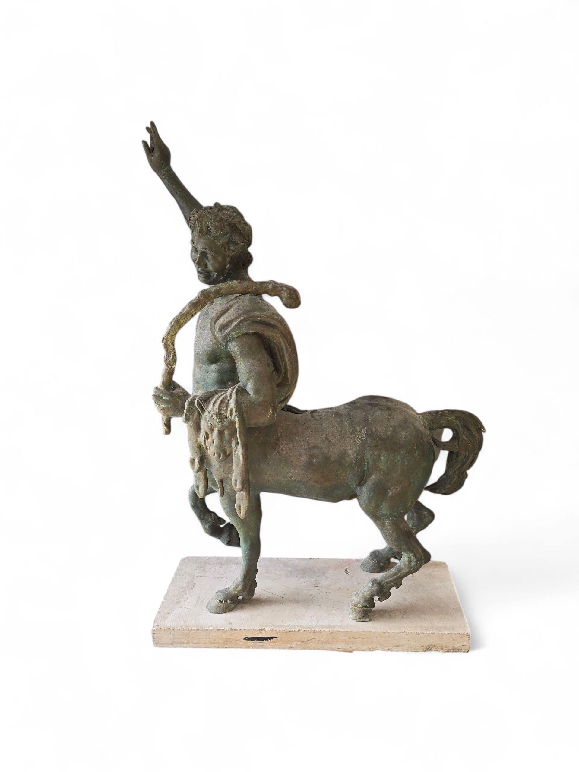 Grande scultura italiana in bronzo di un centauro, circa 1900 In condizioni buone in vendita a Madrid, ES