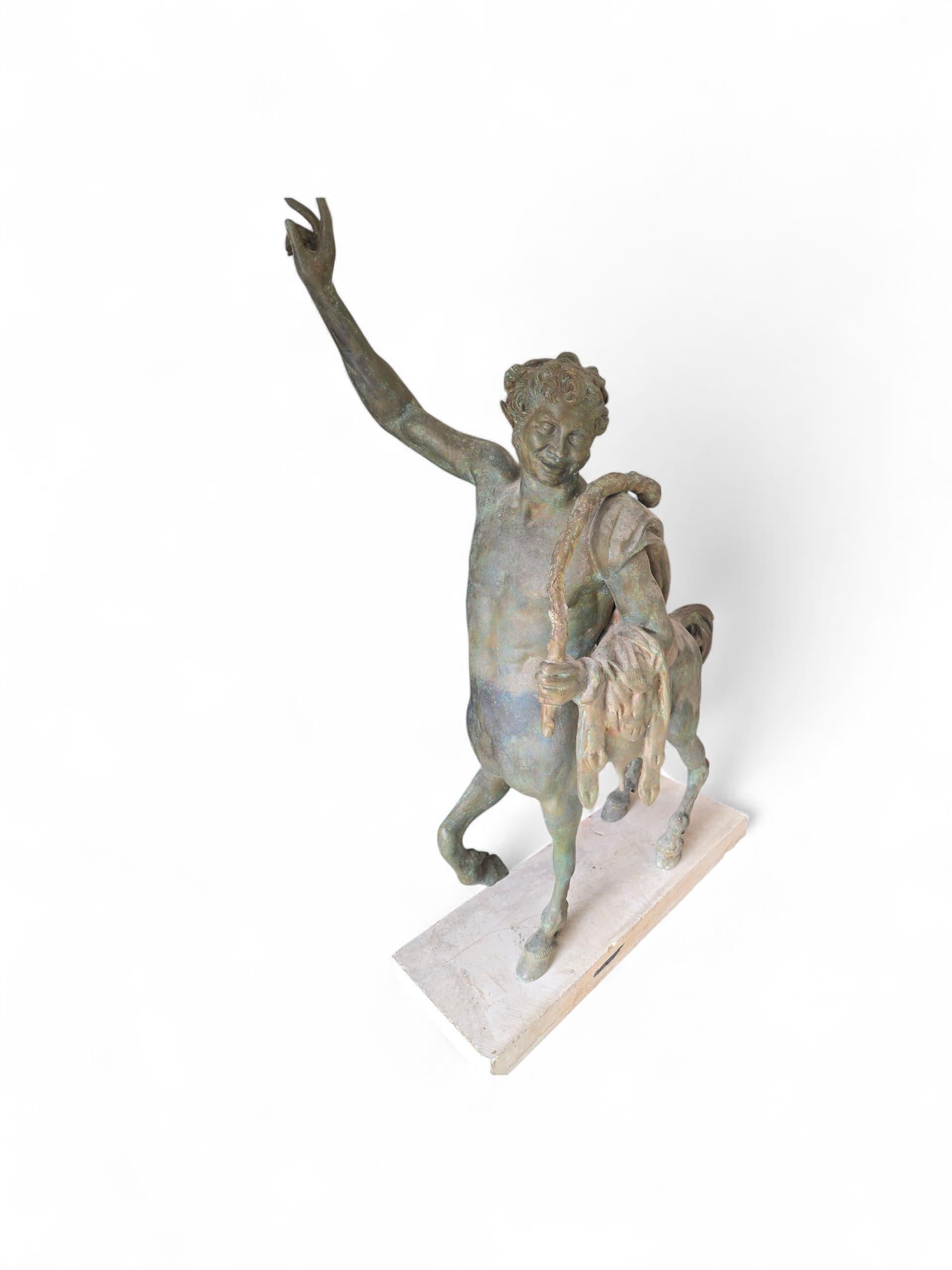 Inizio XX secolo Grande scultura italiana in bronzo di un centauro, circa 1900 in vendita