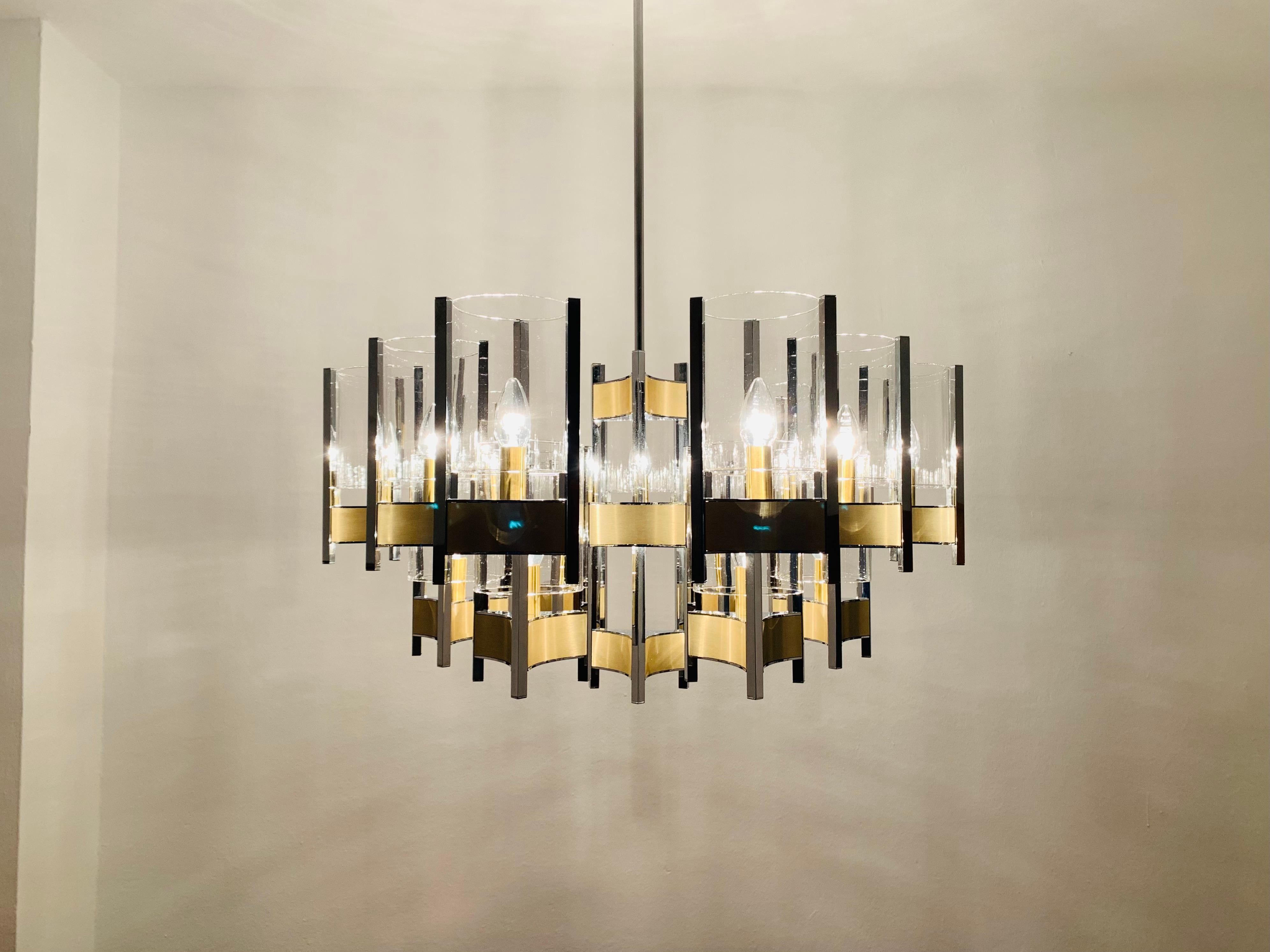 Large Italian Brutalist Chandelier by Gaetano Sciolari For Sale 4