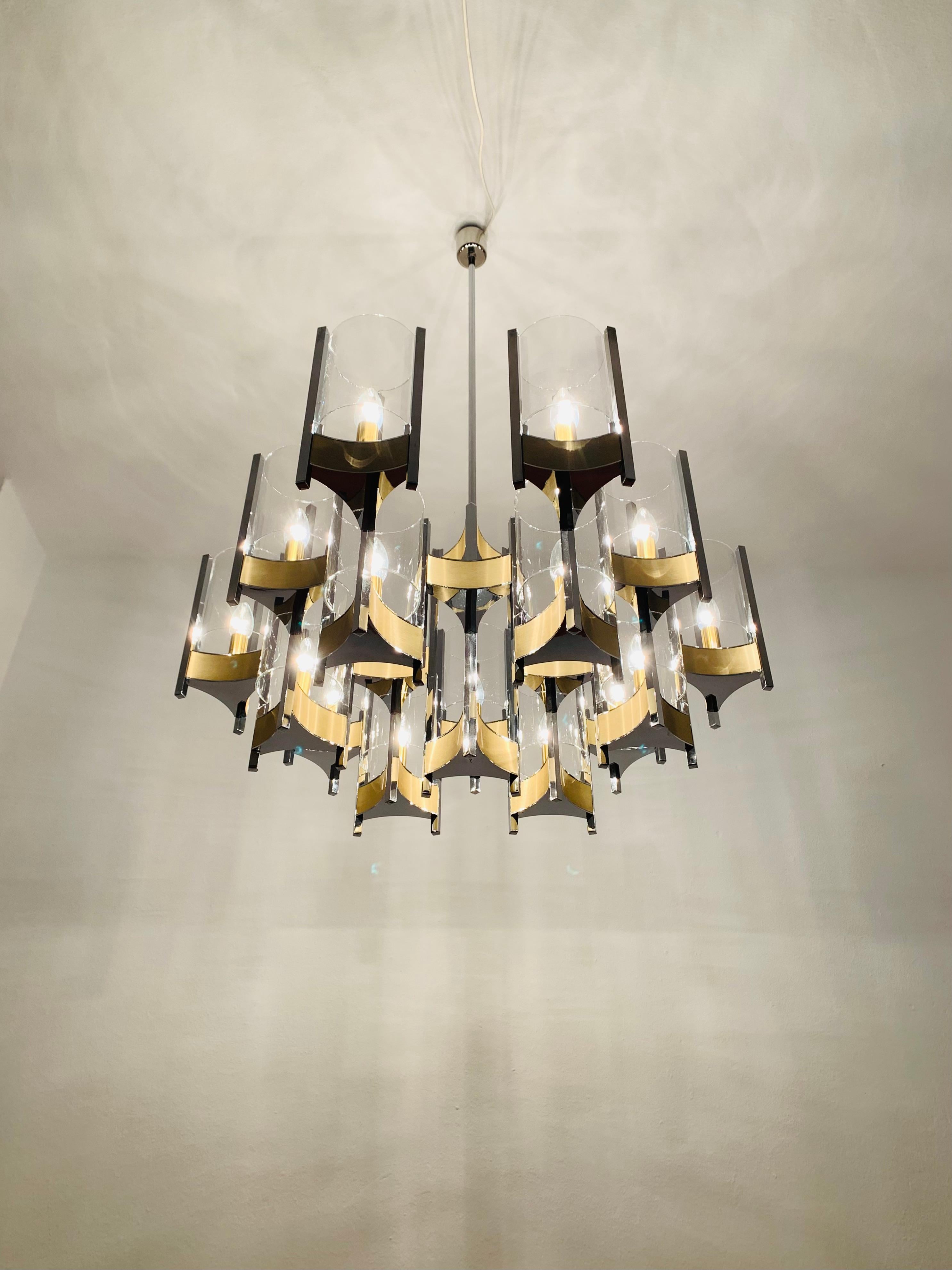 Large Italian Brutalist Chandelier by Gaetano Sciolari For Sale 3
