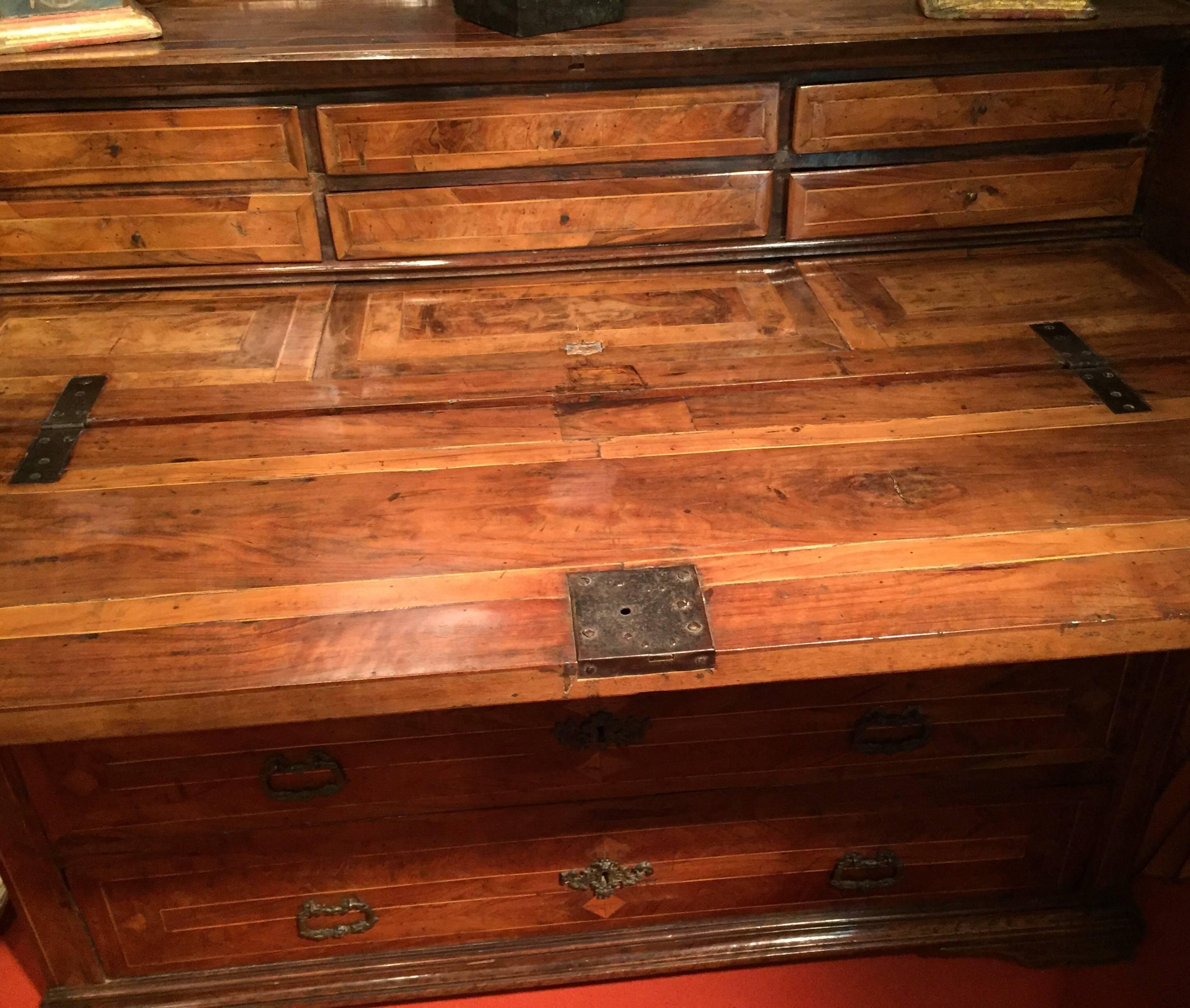 Large Italian Bureau 18th Century Inlayed Walnut Chest of Drawers with Flap For Sale 6