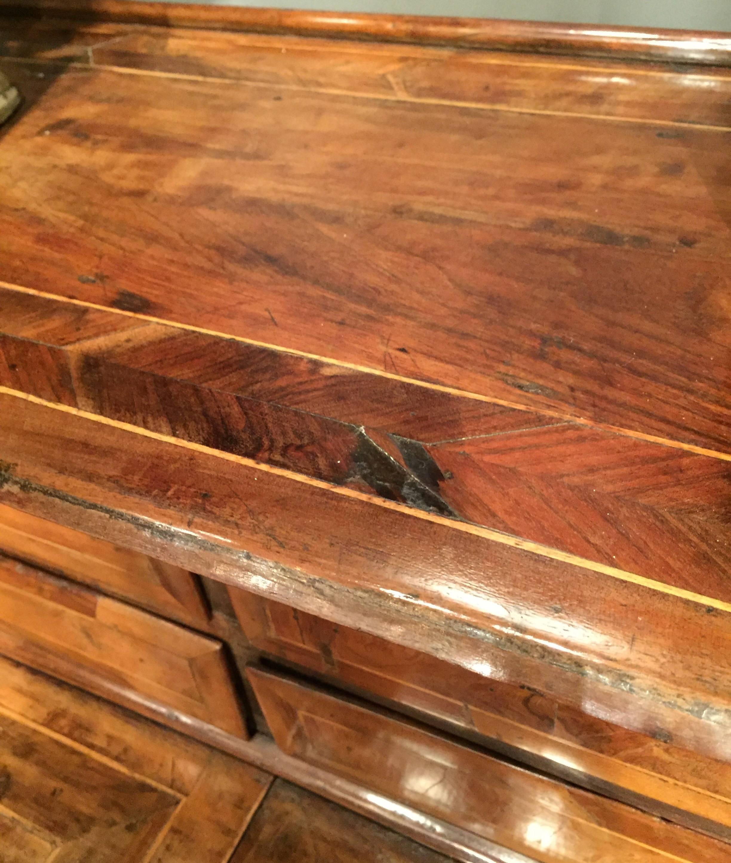 Large Italian Bureau 18th Century Inlayed Walnut Chest of Drawers with Flap For Sale 9