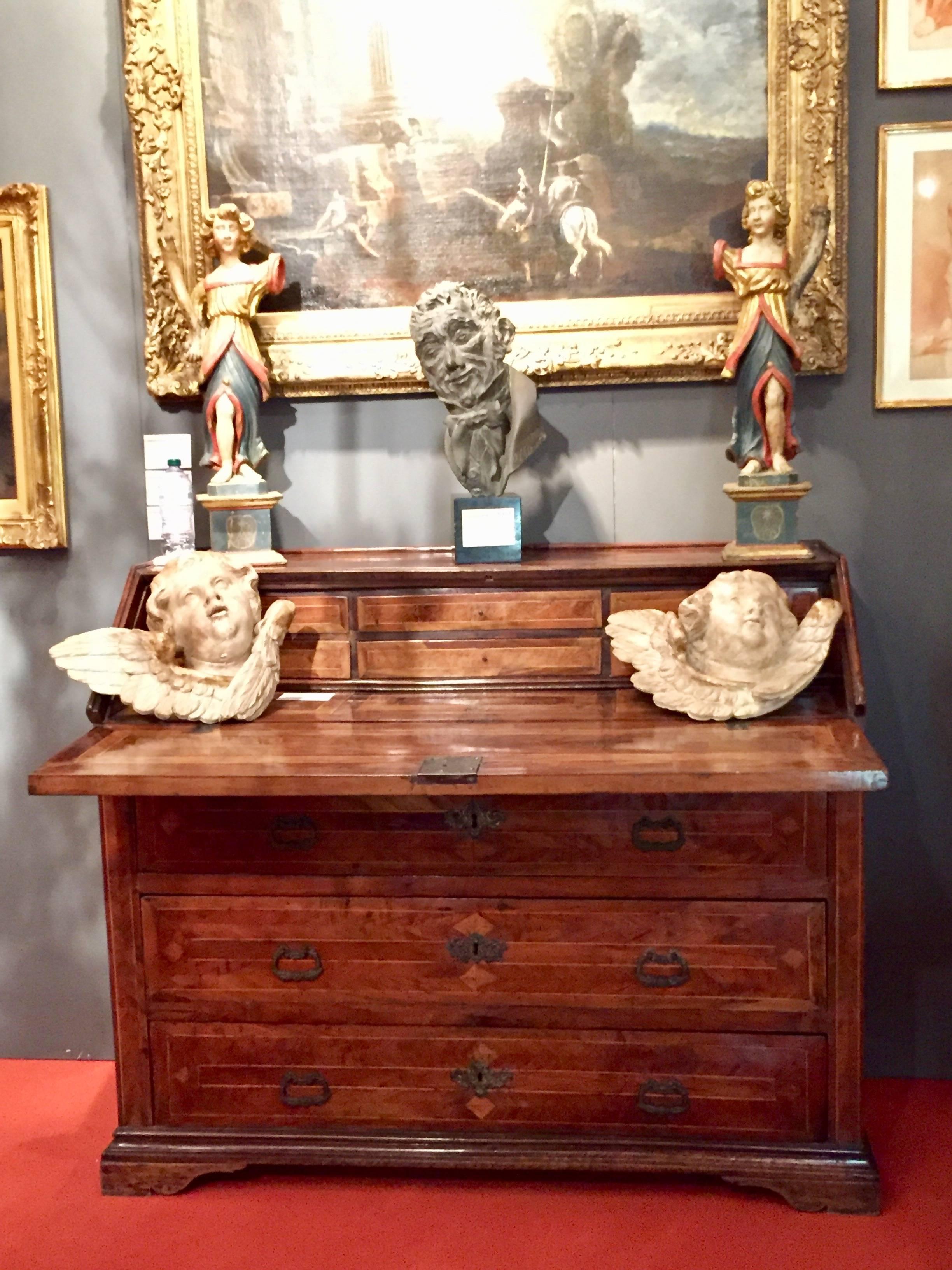 Large Italian Bureau 18th Century Inlayed Walnut Chest of Drawers with Flap In Good Condition For Sale In Milan, IT