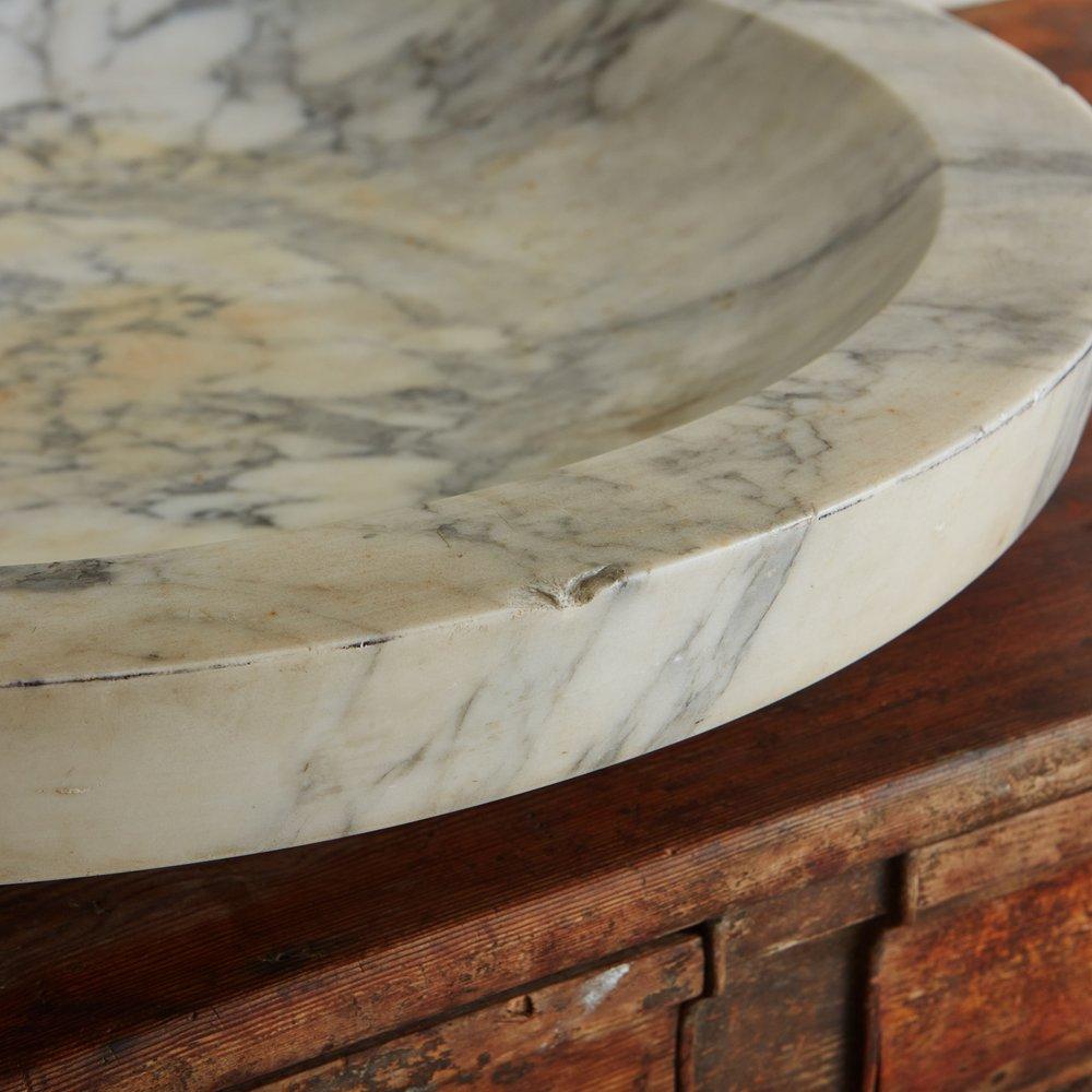 Large Italian Calacatta Marble Centerpiece Bowl, 18th Century In Good Condition In Chicago, IL