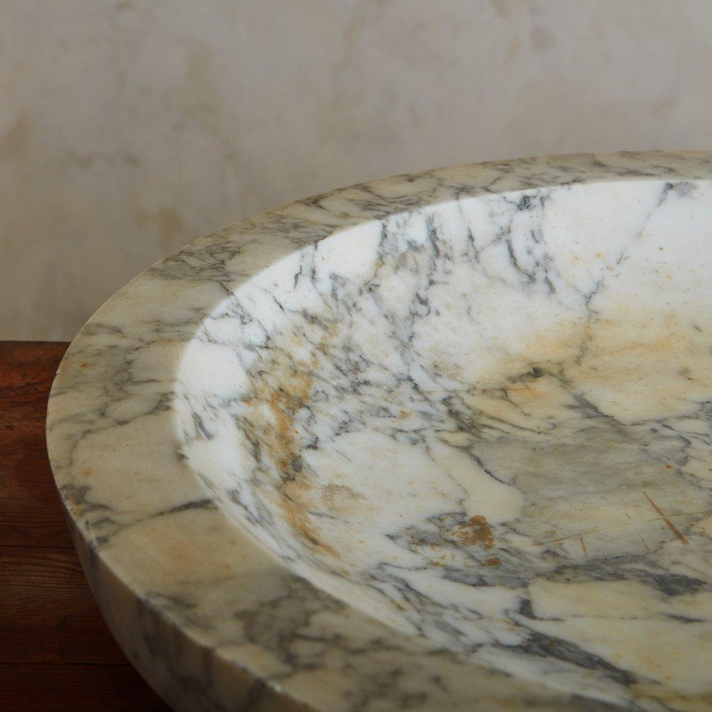18th Century and Earlier Large Italian Calacatta Marble Centerpiece Bowl, 18th Century