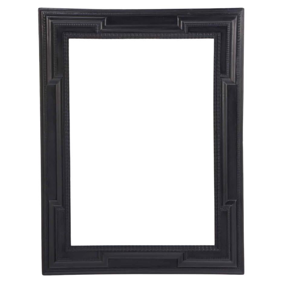 Grande specchio italiano con cornice in legno intagliato ed ebanizzato, in stile olandese, C.C.