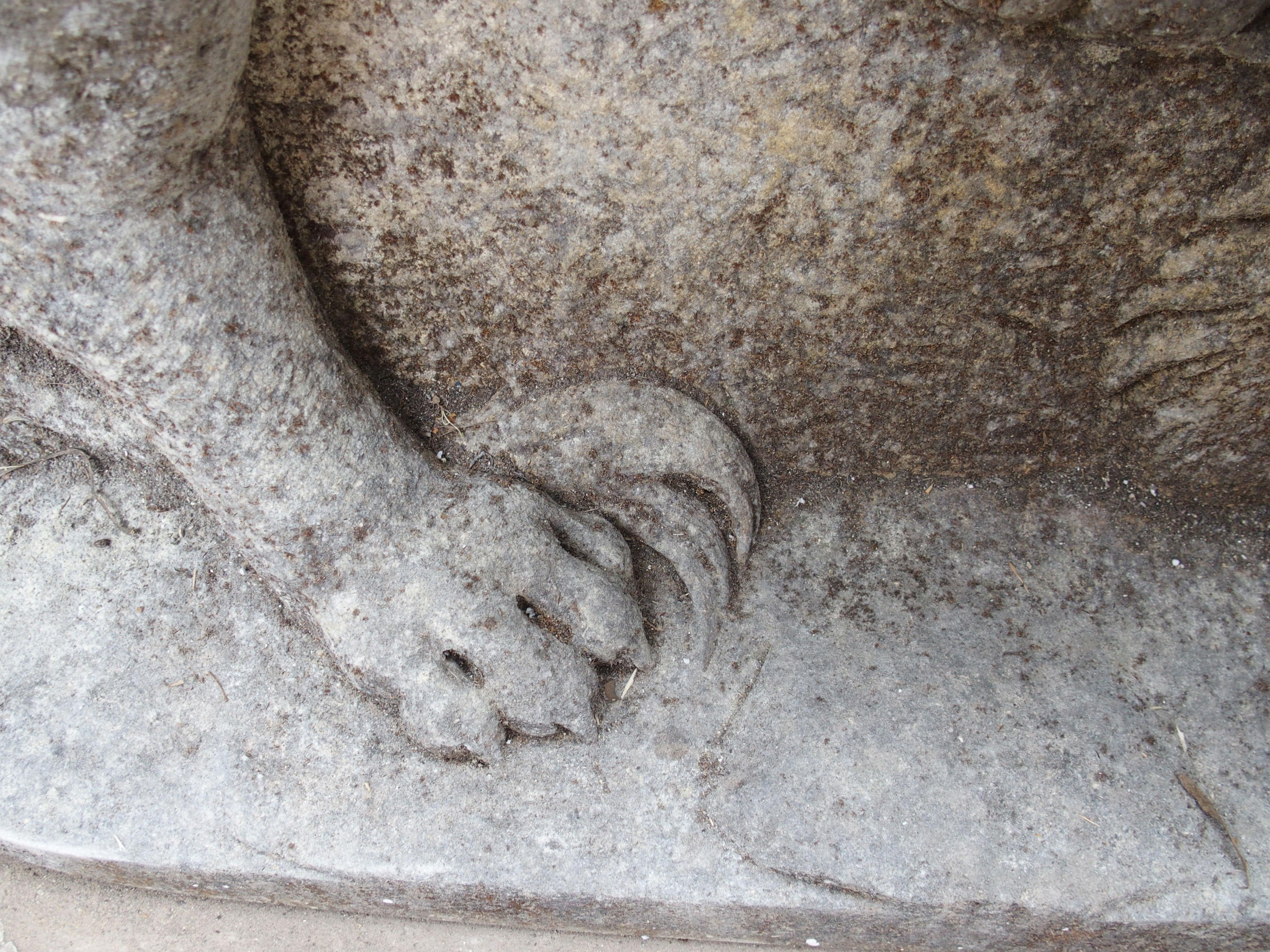 Grand relief italien en pierre sculptée représentant le lion de la place Saint-Marc en vente 5