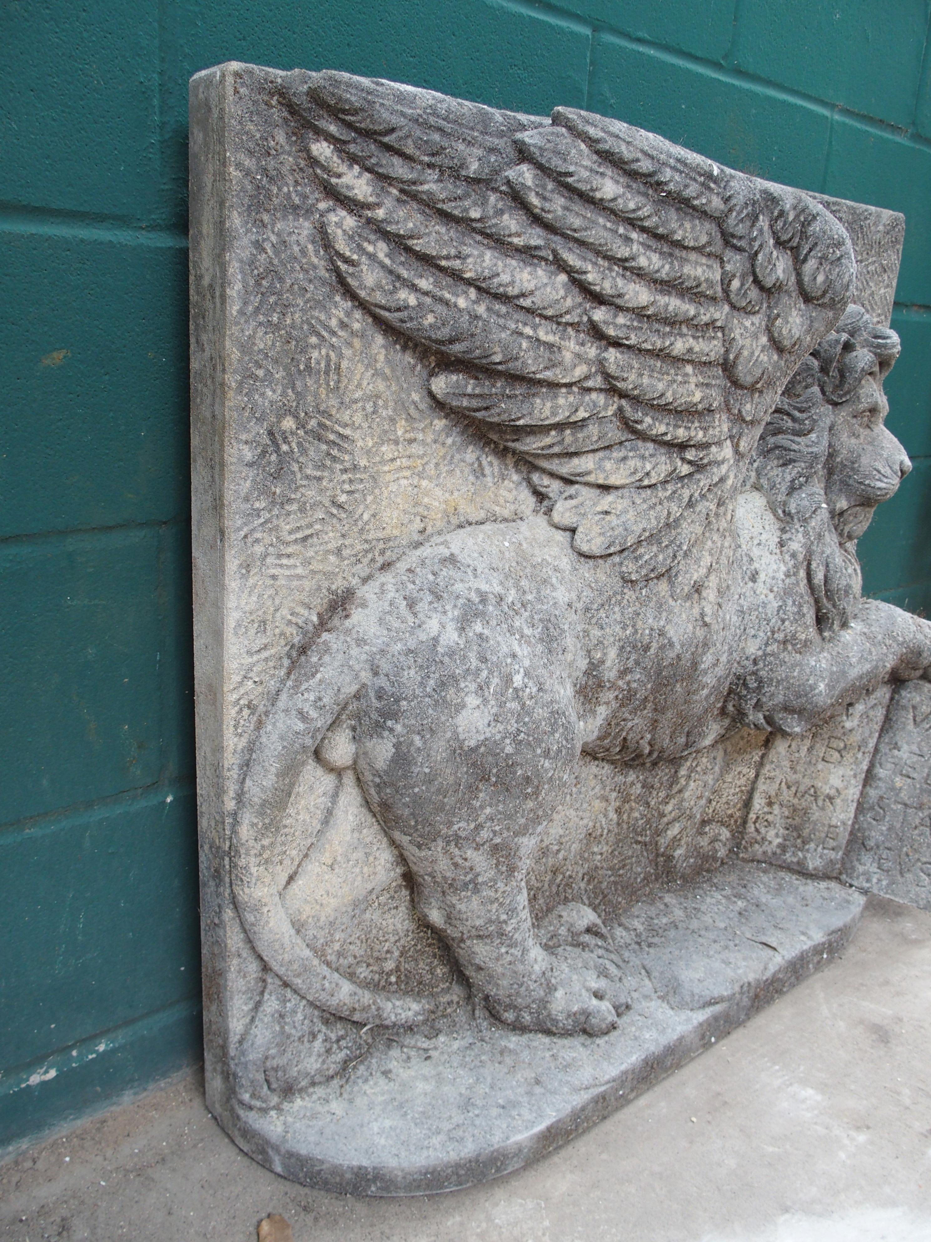 Grand relief italien en pierre sculptée représentant le lion de la place Saint-Marc en vente 6