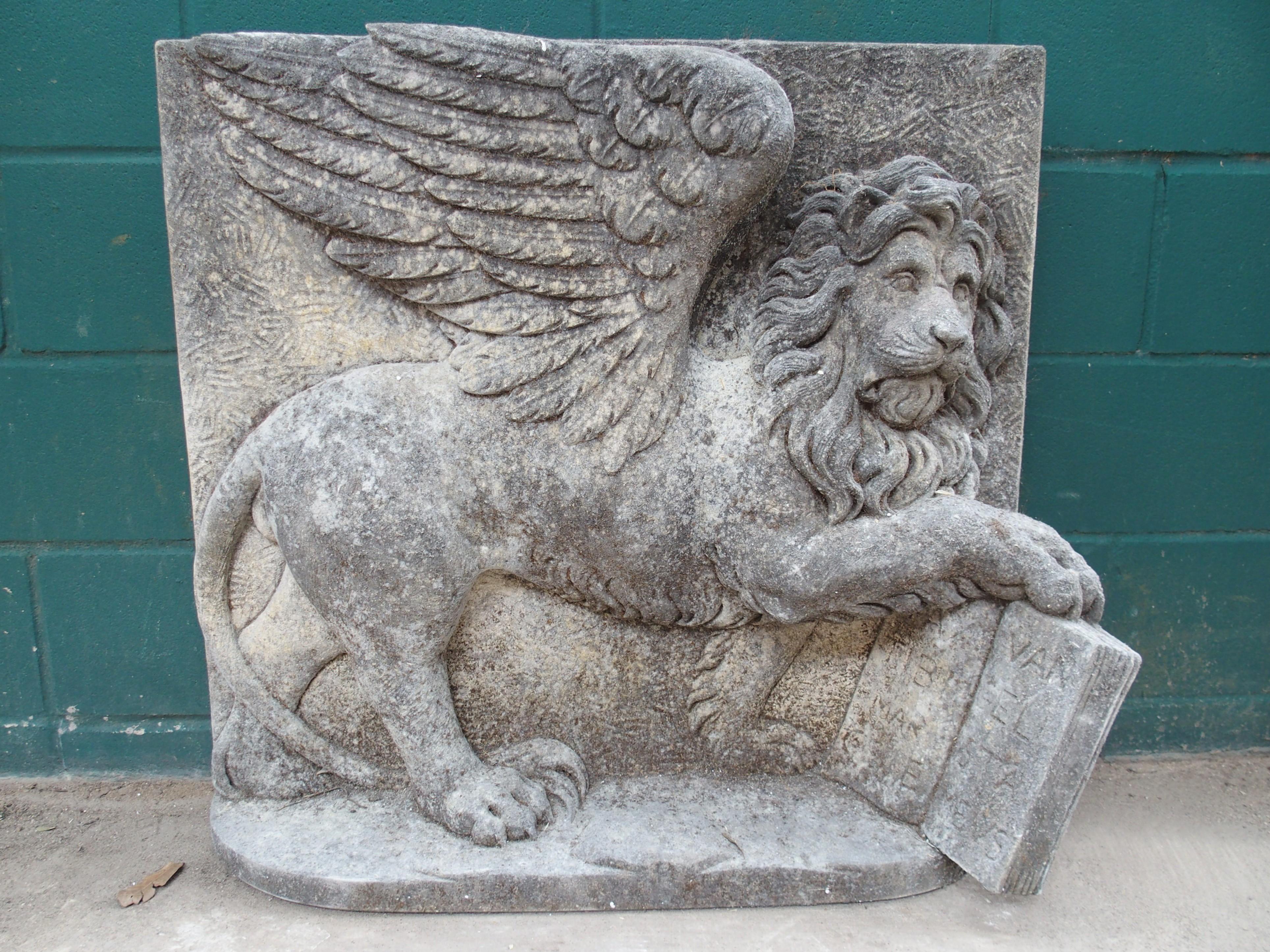 Grand relief italien en pierre sculptée représentant le lion de la place Saint-Marc en vente 9
