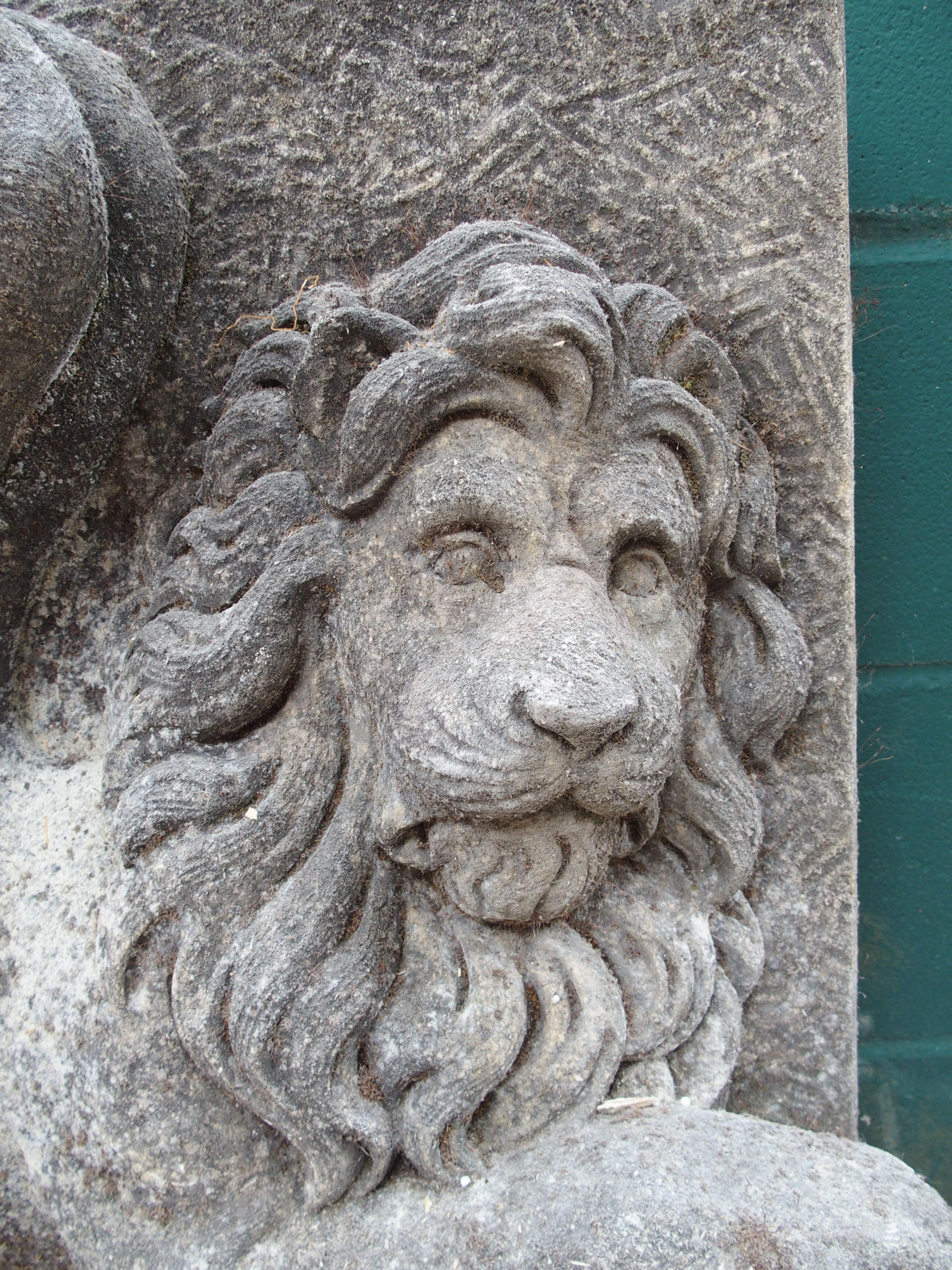 Grand relief italien en pierre sculptée représentant le lion de la place Saint-Marc Bon état - En vente à Dallas, TX