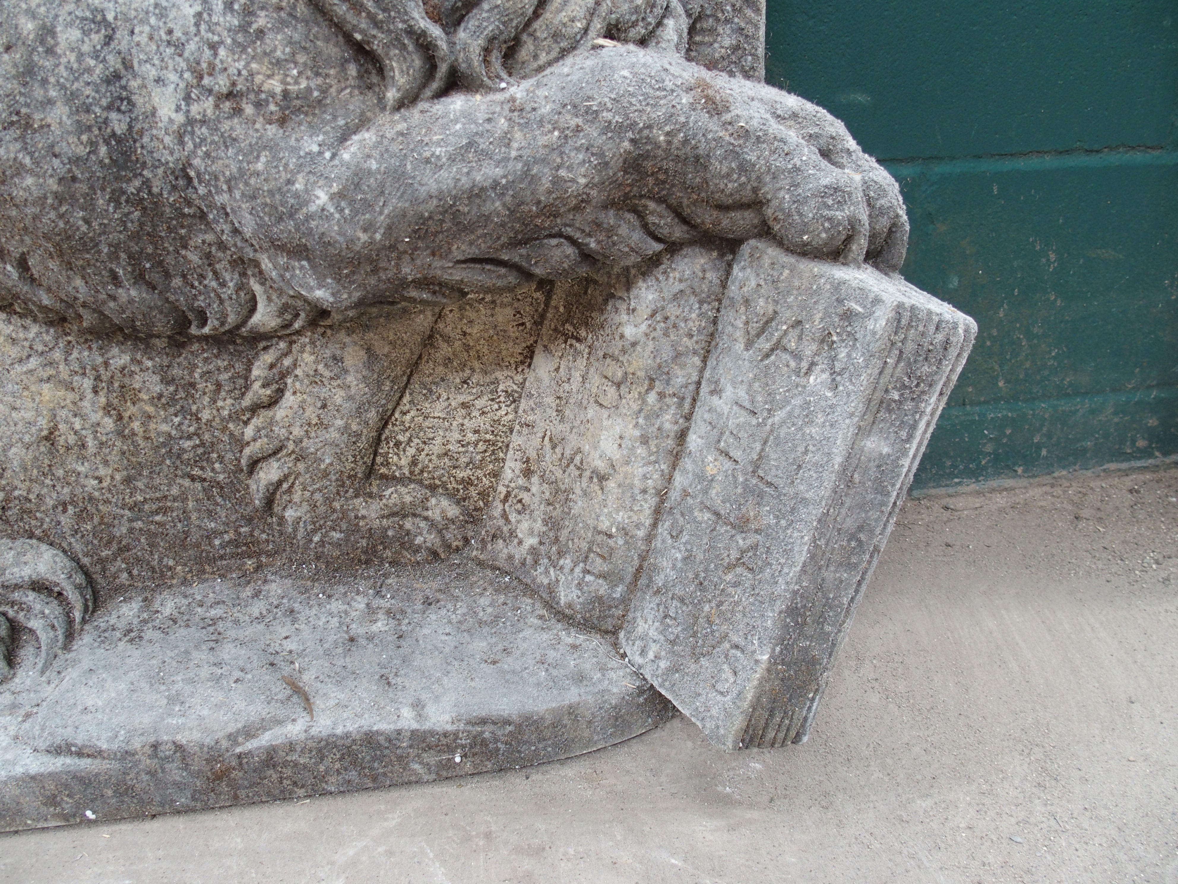XXIe siècle et contemporain Grand relief italien en pierre sculptée représentant le lion de la place Saint-Marc en vente