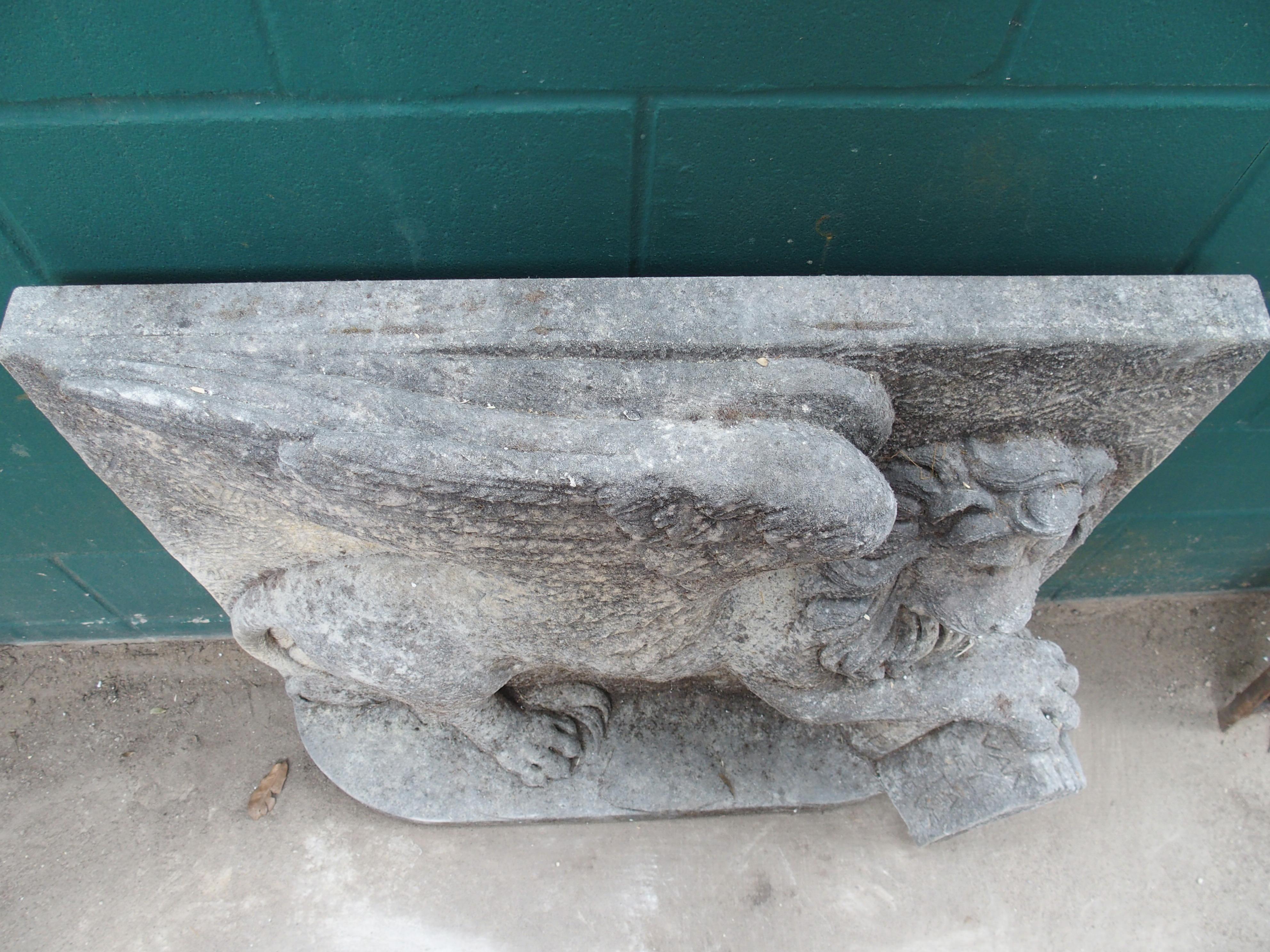 Grand relief italien en pierre sculptée représentant le lion de la place Saint-Marc en vente 1