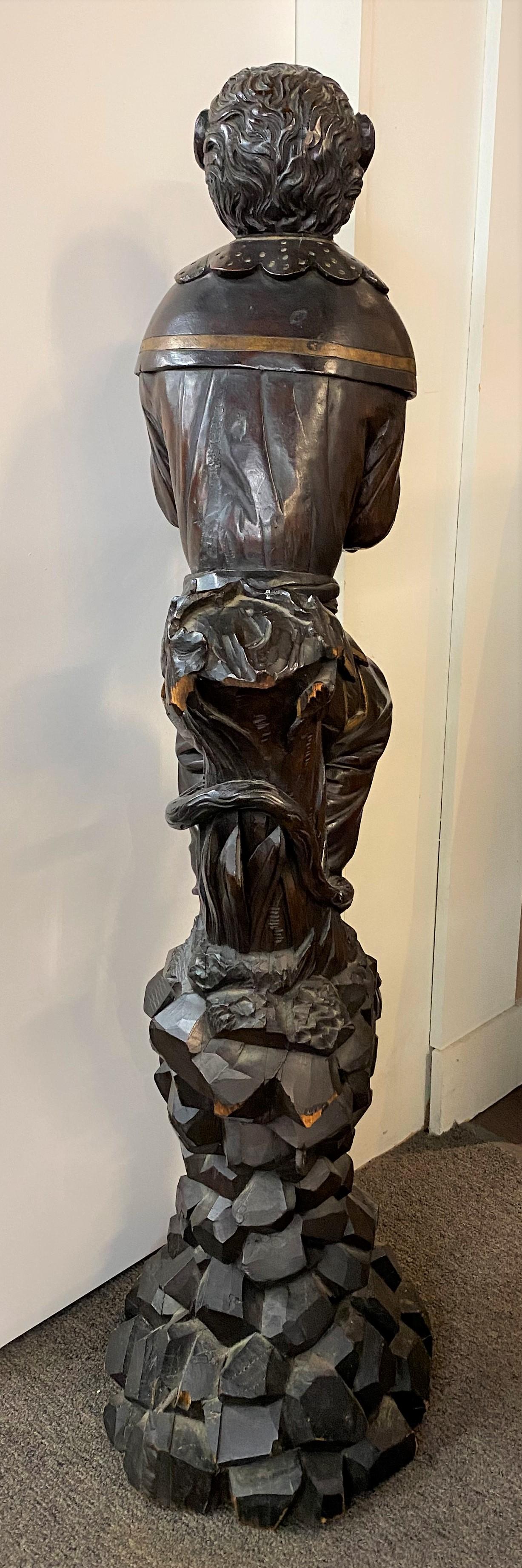 Grande figurine italienne de service en bois sculpté représentant un singe avec une provenance familiale cabot Bon état - En vente à Milford, NH