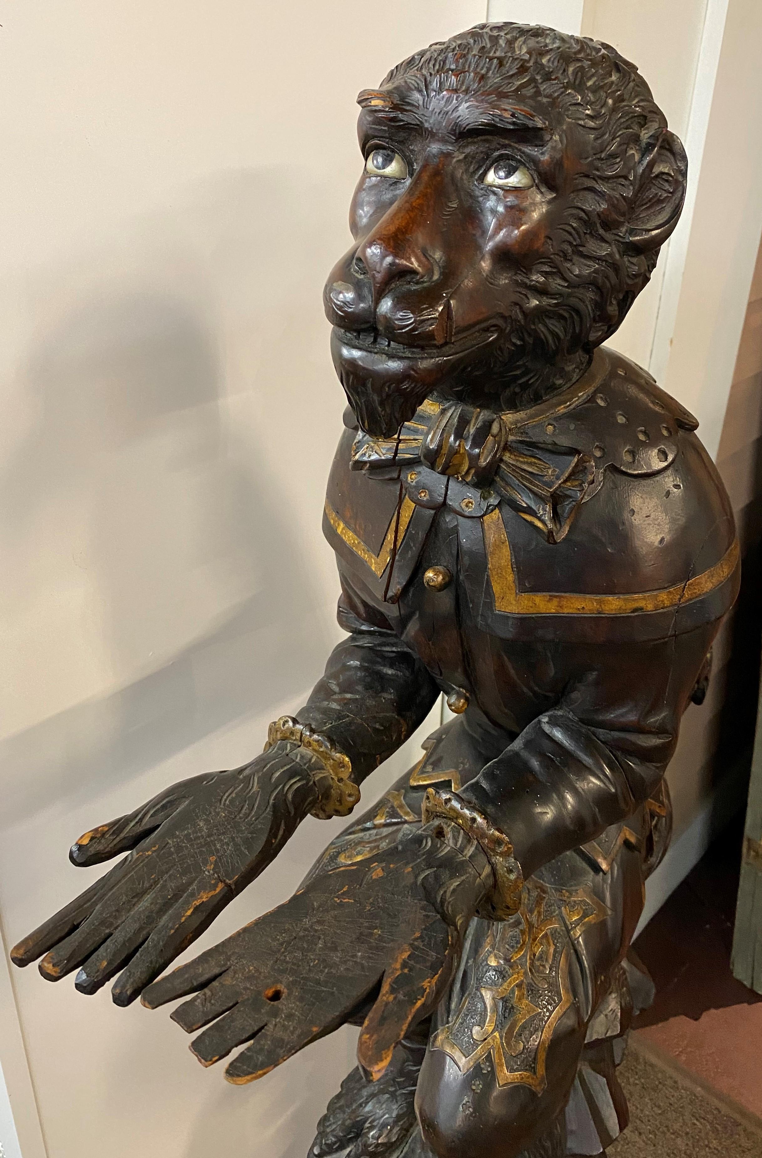 Verre Grande figurine italienne de service en bois sculpté représentant un singe avec une provenance familiale cabot en vente