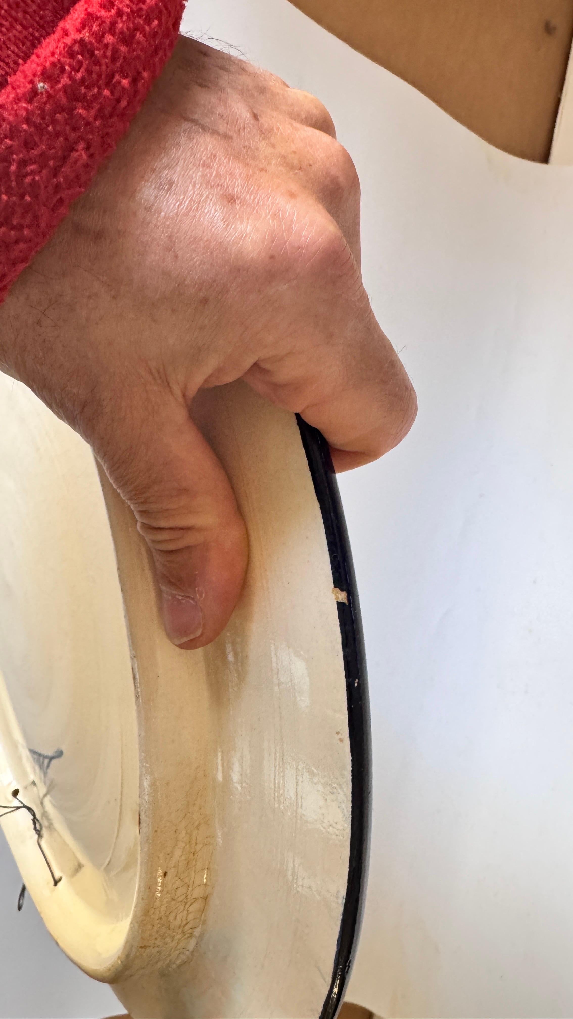 Grande piatto da portata in ceramica italiana, firmato, motivi floreali e botanici blu in vendita 3