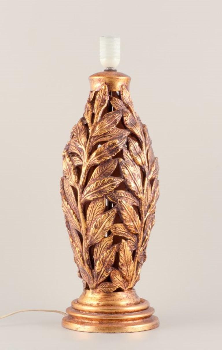 Große italienische Keramik-Tischlampe. 
Geformt wie Zweige mit Golddekorationen.
1970/80s
Italien gestempelt.
In perfektem Zustand.
Abmessungen: H 55,0 cm x T 18,0 cm.