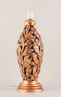 Grande lampada da tavolo in ceramica italiana. A forma di rami con decorazioni dorate.