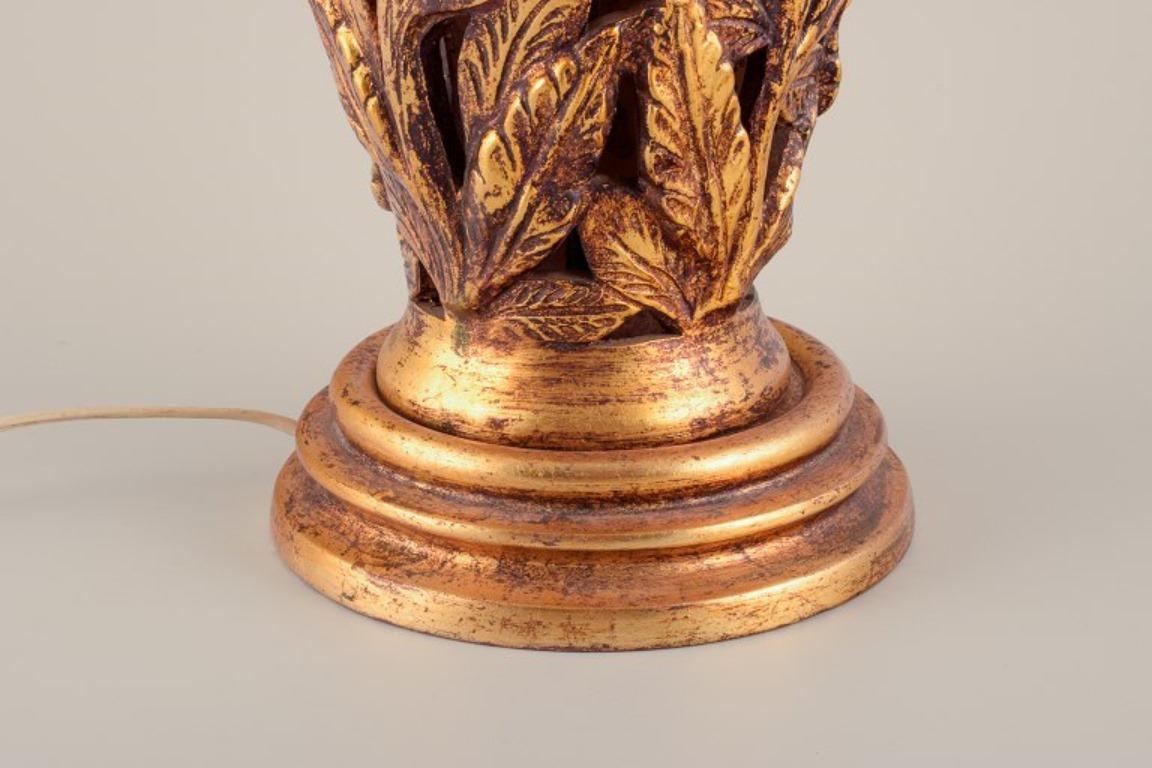 Große italienische Keramik-Tischlampe. Geformt wie Zweige mit Golddekorationen.  (Glasiert) im Angebot
