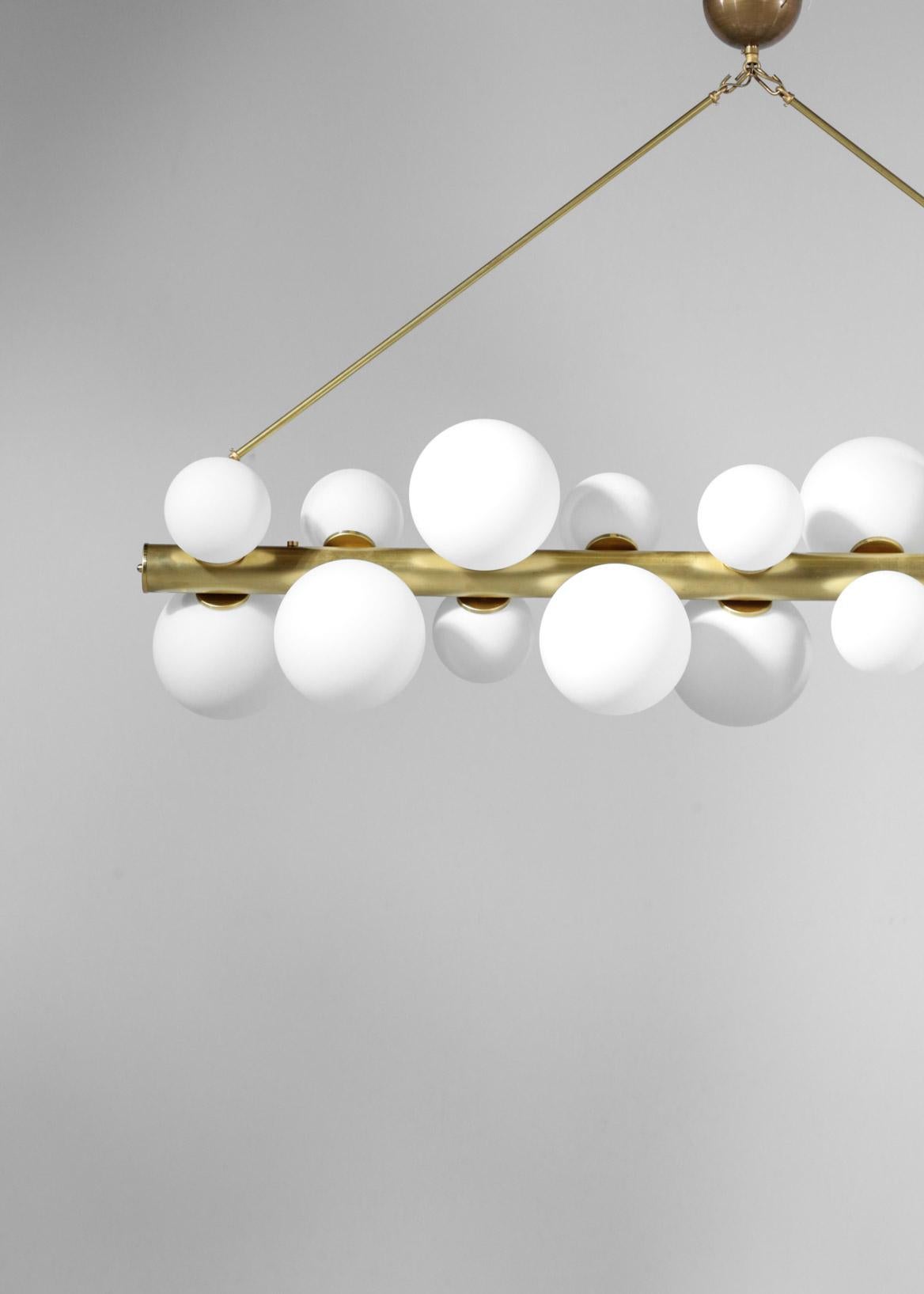 Grand lustre italien à 18 éclairages, verres opalin en vente 5