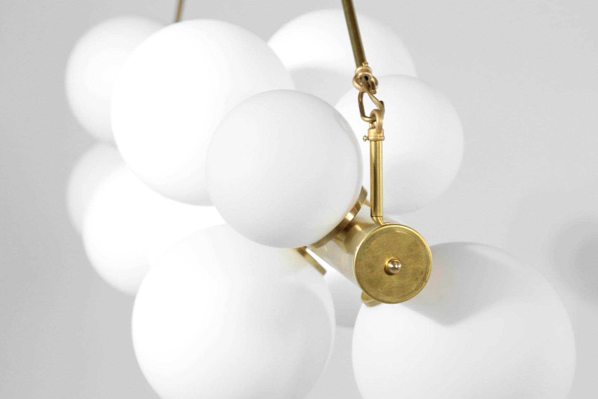 Grand lustre italien à 18 éclairages, verres opalin en vente 6