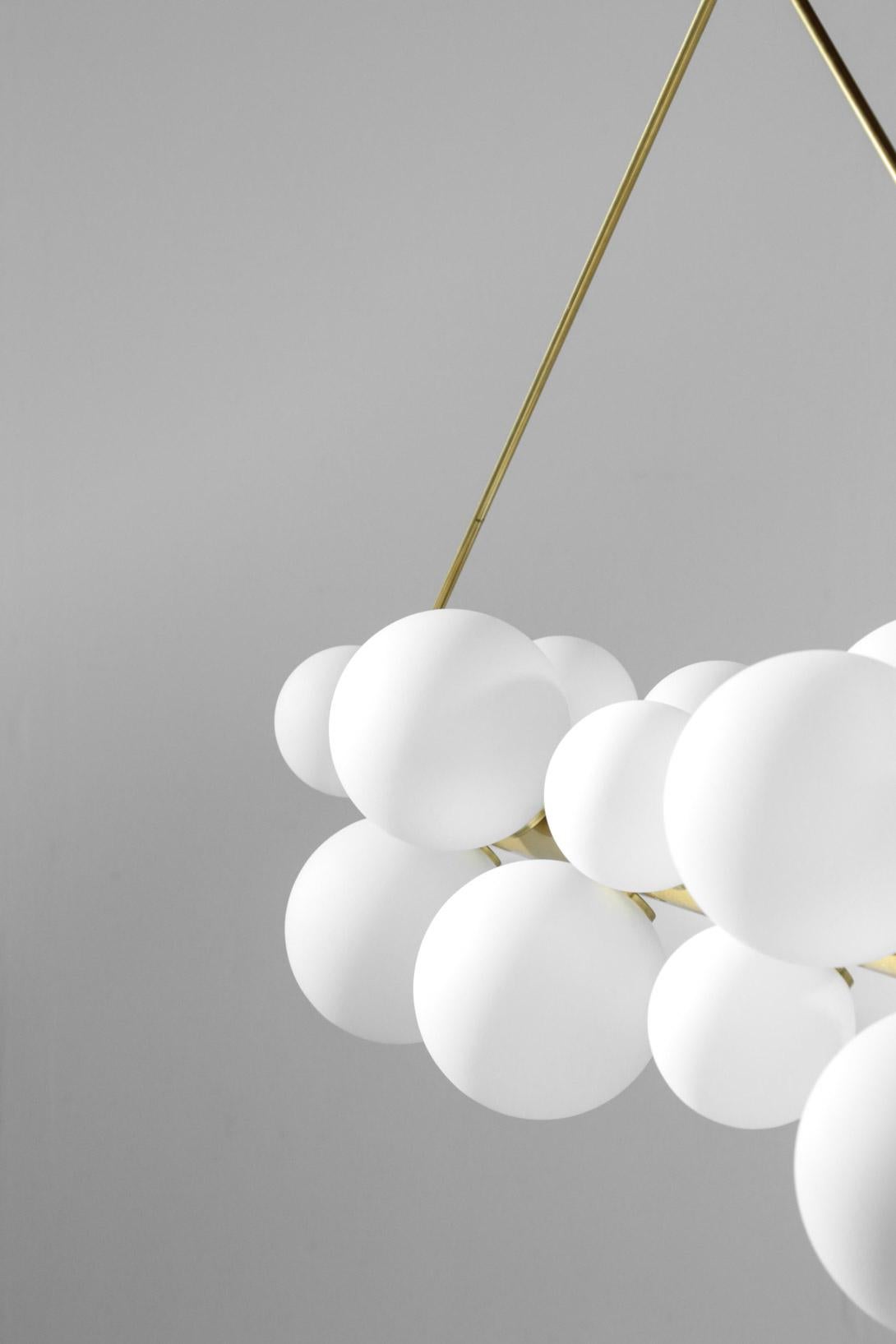 Grand lustre italien à 18 éclairages, verres opalin en vente 7