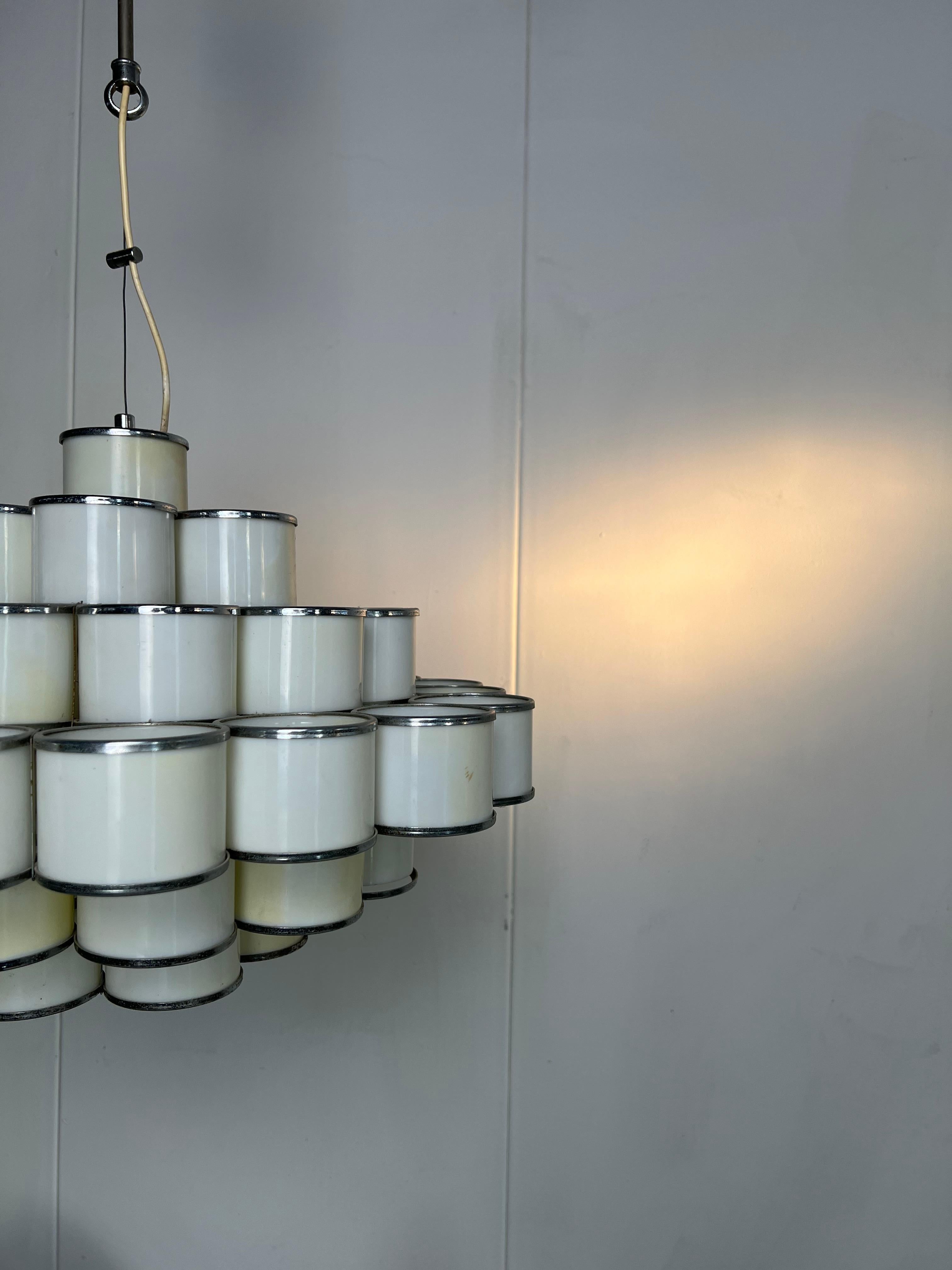 Charming mid century modern chandelier consisting of barrel shaped interconnected elements in translucent early plastic. Rare and impressive!

Height adjustable (steel cable) from 30 to 120cm approx. Can easily be made longer by changing the steel