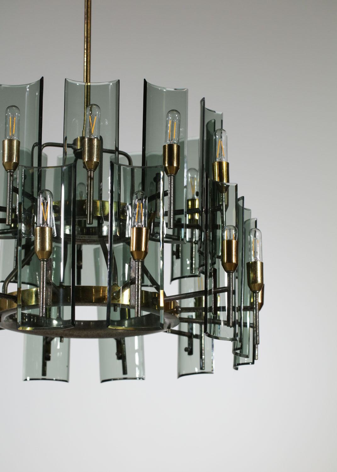 Large Italian chandelier of the 50s smoked glass and brass - G011 In Good Condition In Lyon, FR