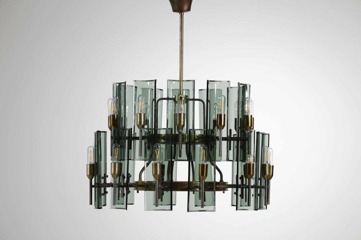 Mid-20th Century Large Italian chandelier of the 50s smoked glass and brass - G011