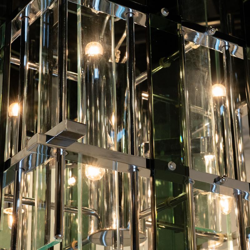XX secolo Large Italian chandelier of the 70s in vendita