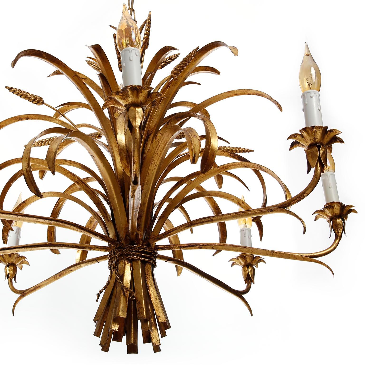 Large Italian Chandelier Pendant Light, Gilt Metal, 1970s In Excellent Condition In Hausmannstätten, AT