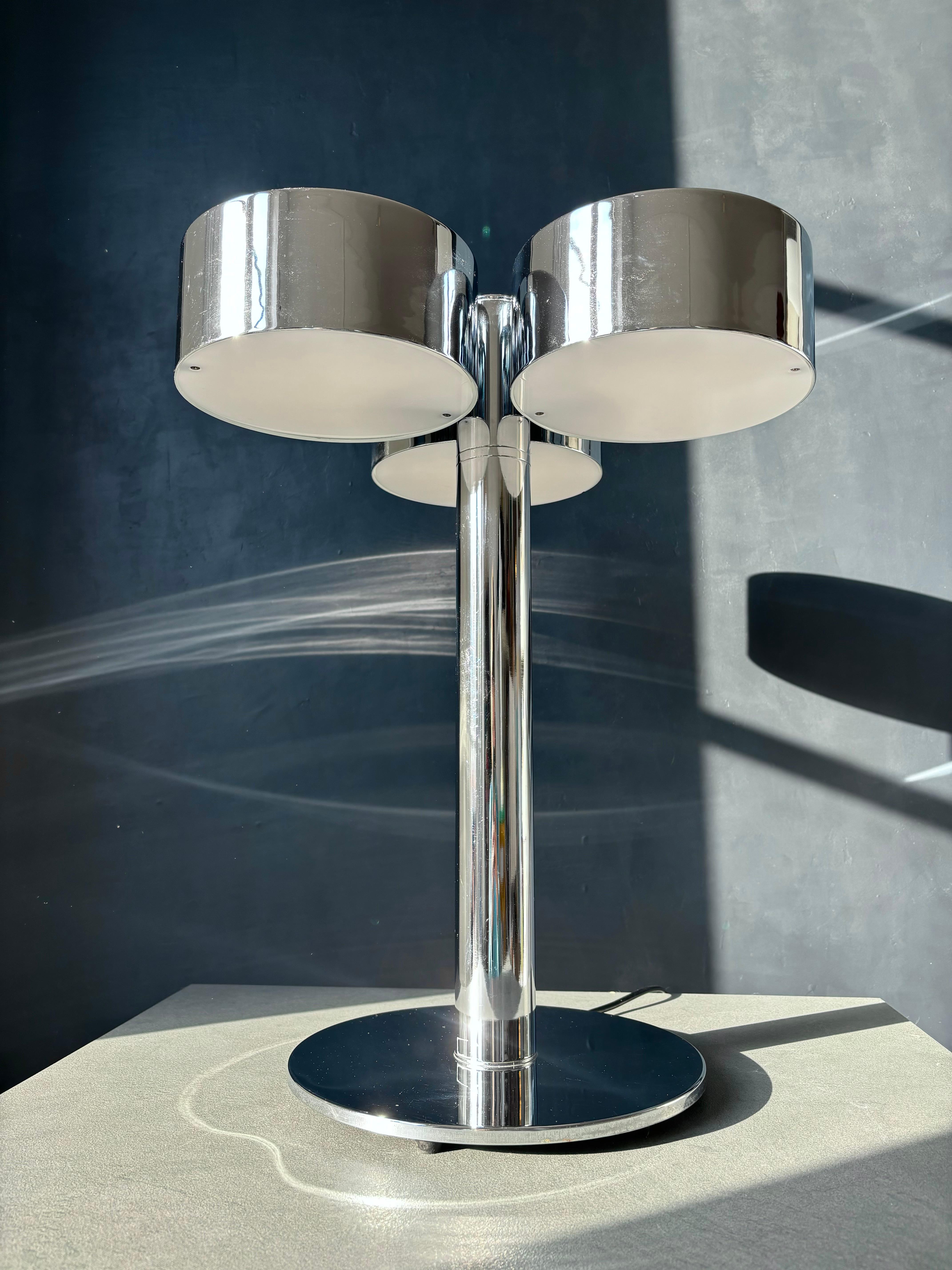 Large Italian 1970s Chrome Art Deco Style Table Lamp For Sale 3