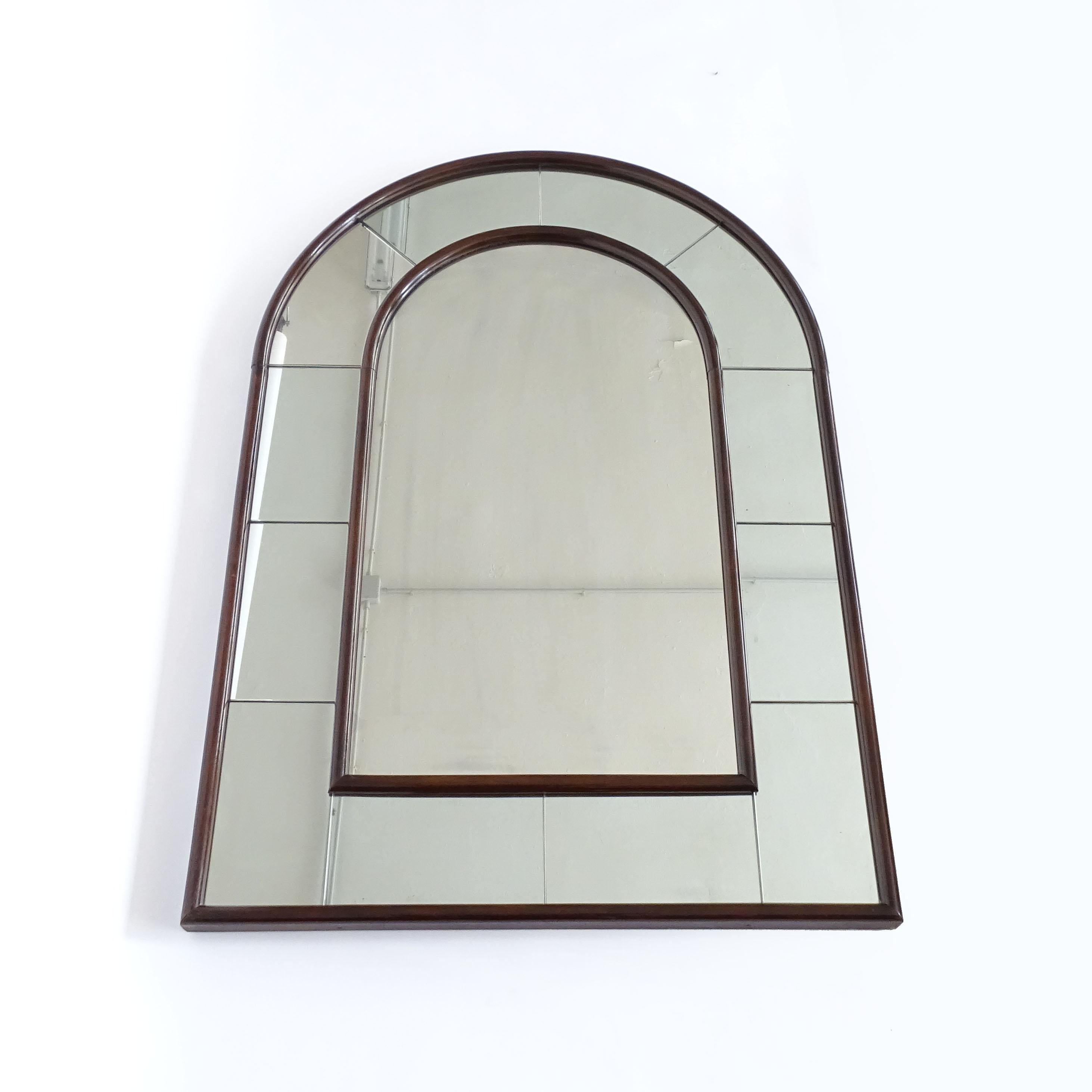 Grande specchio da parete ad arco rotondo in stile Art&Deco classico italiano con cornice in legno, anni '30 In condizioni buone in vendita a Milan, IT