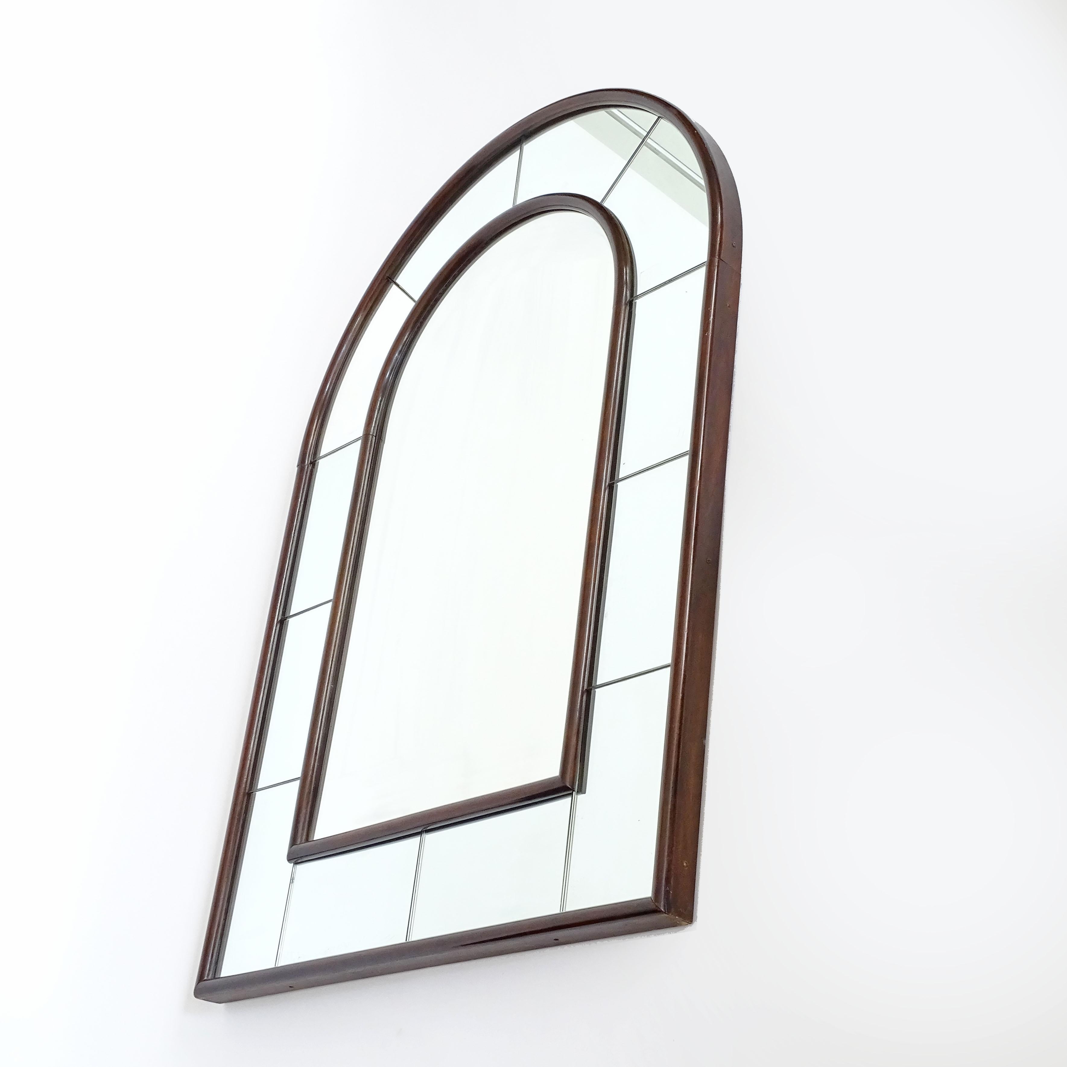 Specchio Grande specchio da parete ad arco rotondo in stile Art&Deco classico italiano con cornice in legno, anni '30 in vendita