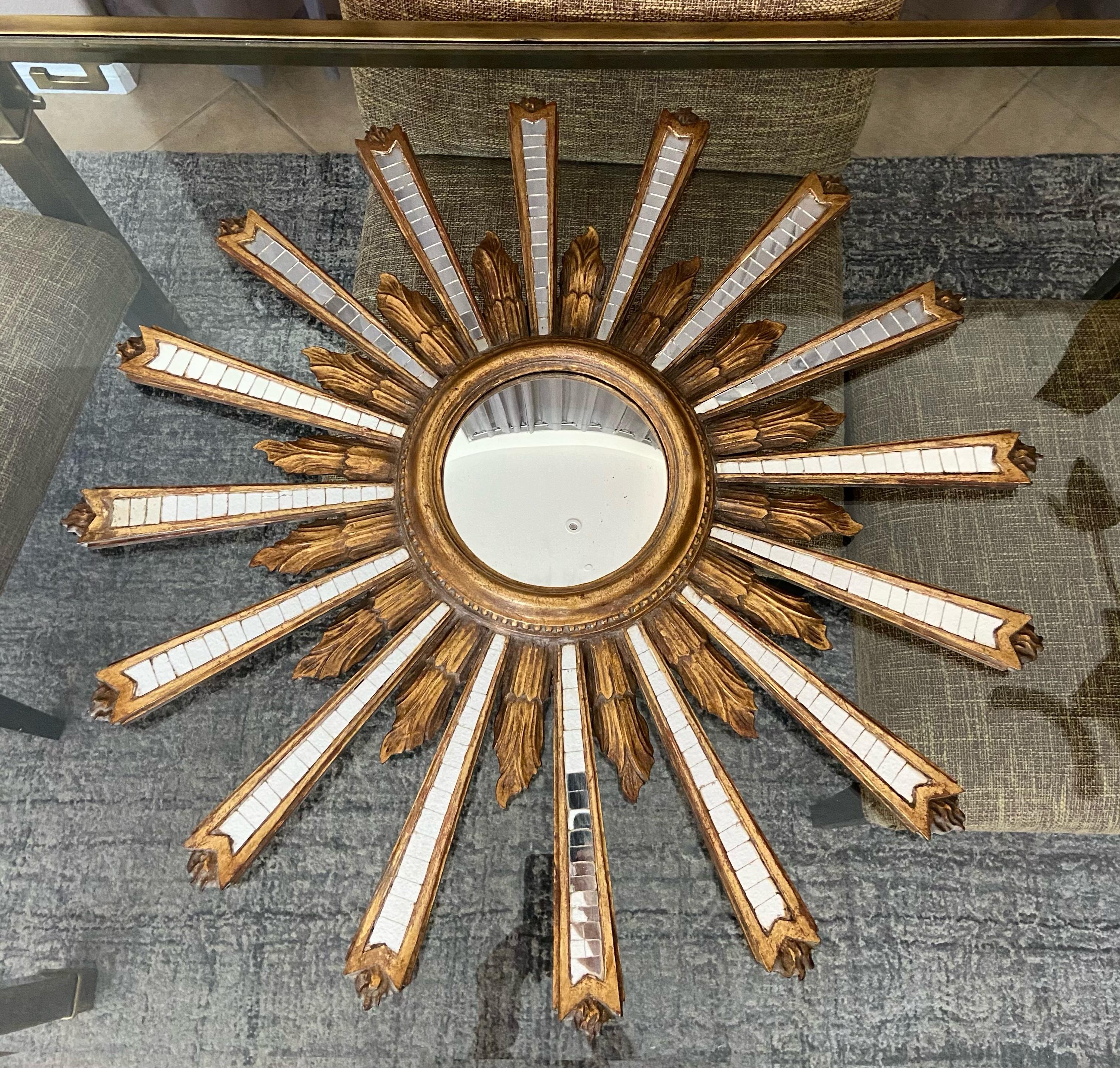 Large Italian Convex Sunburst Giltwood Wall Mirror In Good Condition In Palm Springs, CA