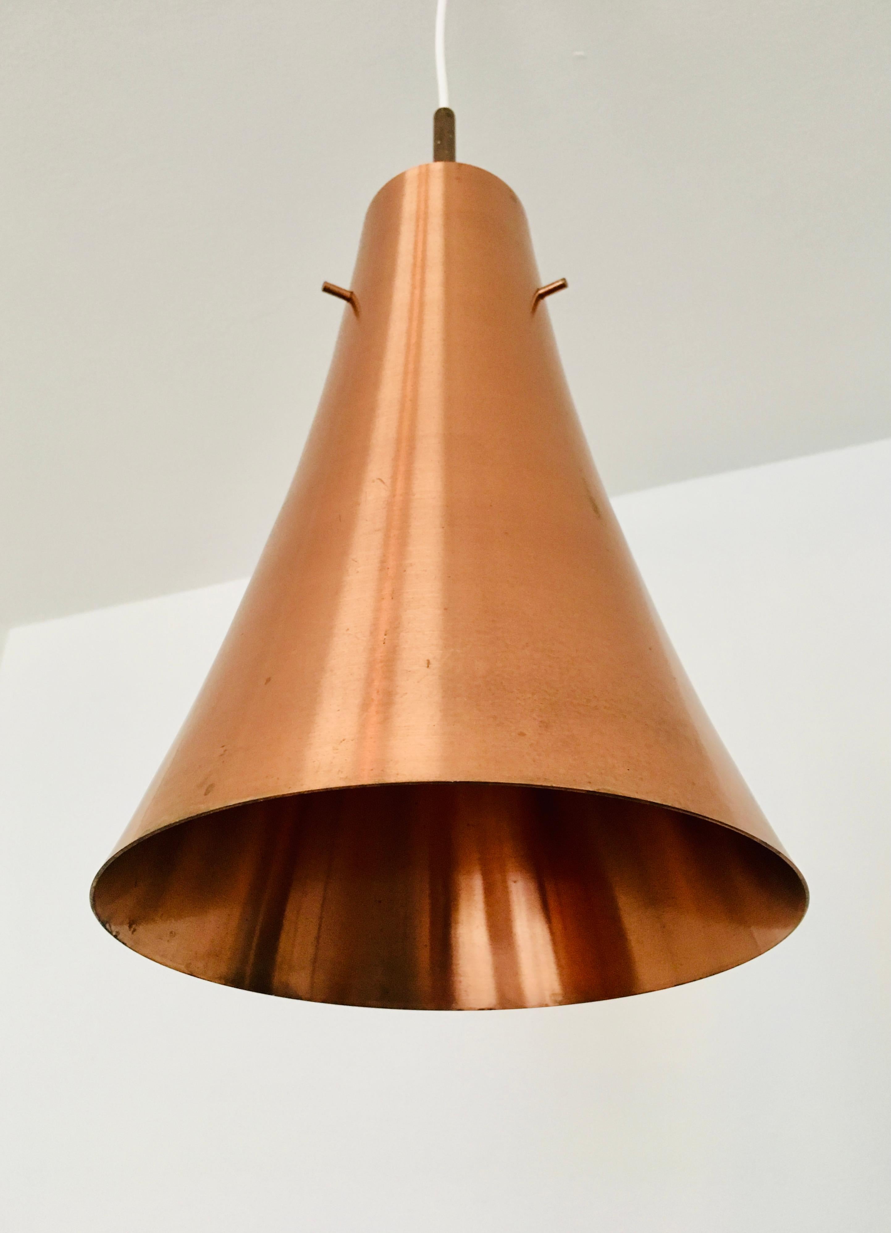 Grande lampada a sospensione in rame italiana In condizioni buone in vendita a München, DE