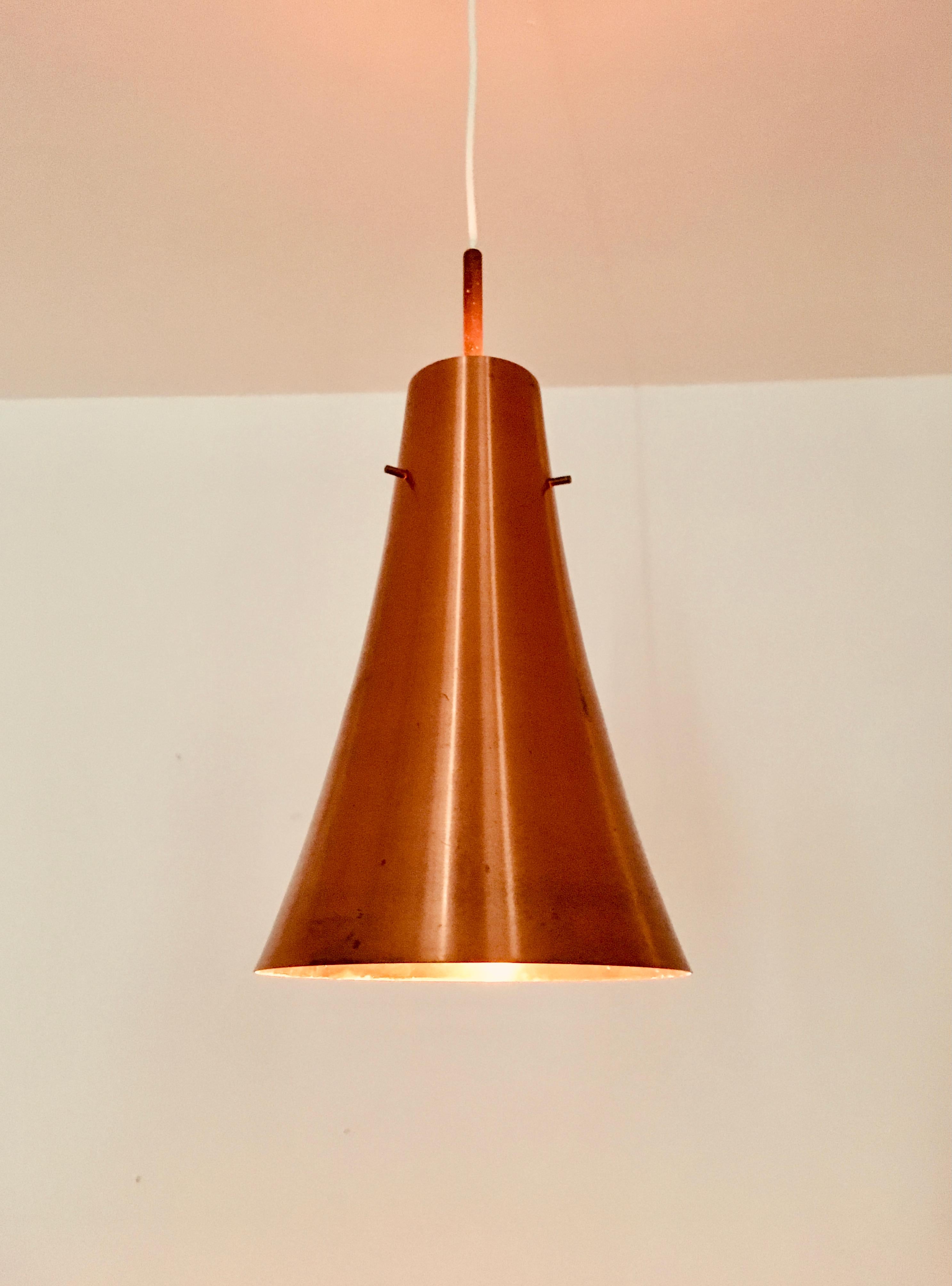 Grande lampada a sospensione in rame italiana in vendita 1