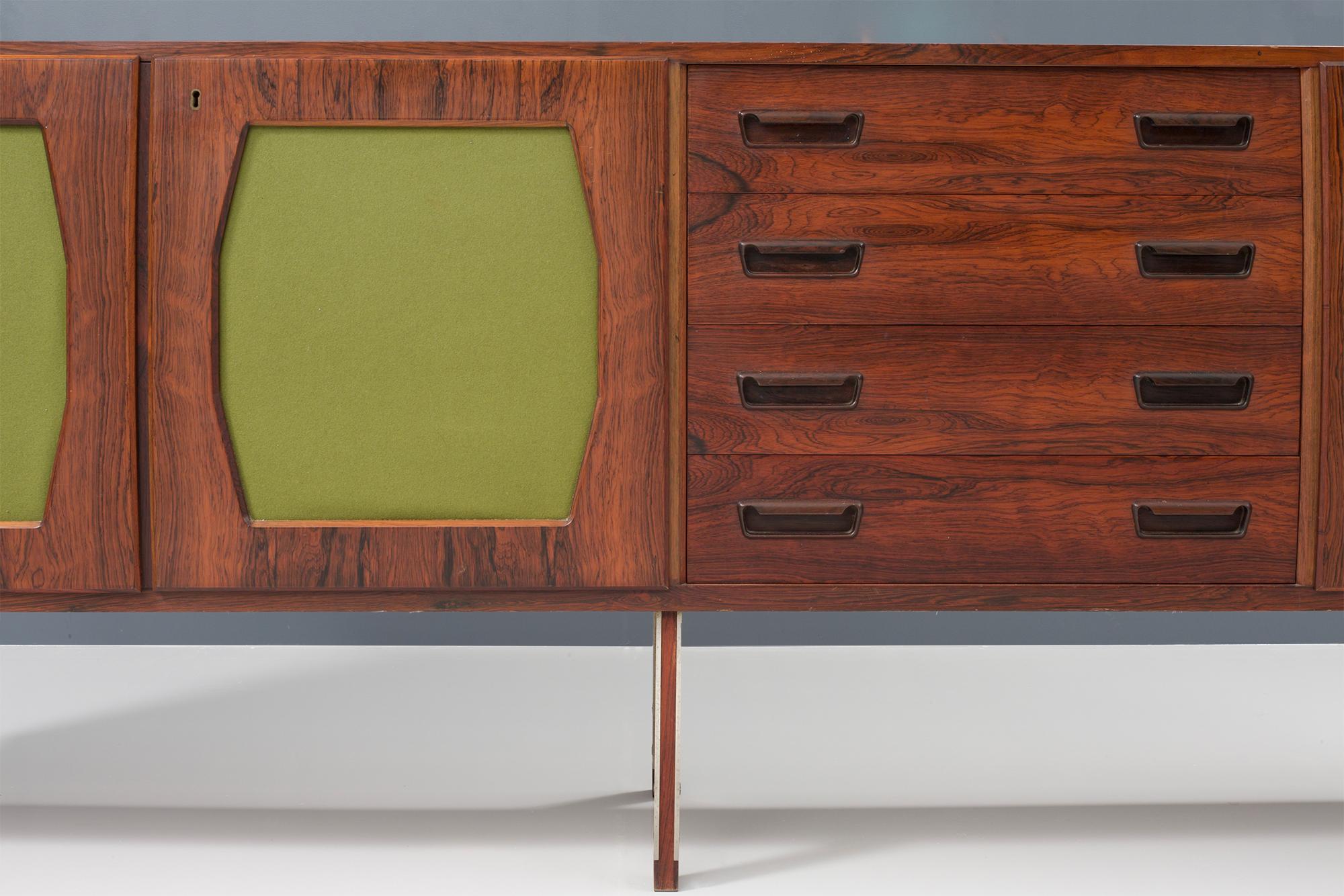 Steel Large Italian Credenza in Rosewood, Felt, Glass and Metal, 1960s
