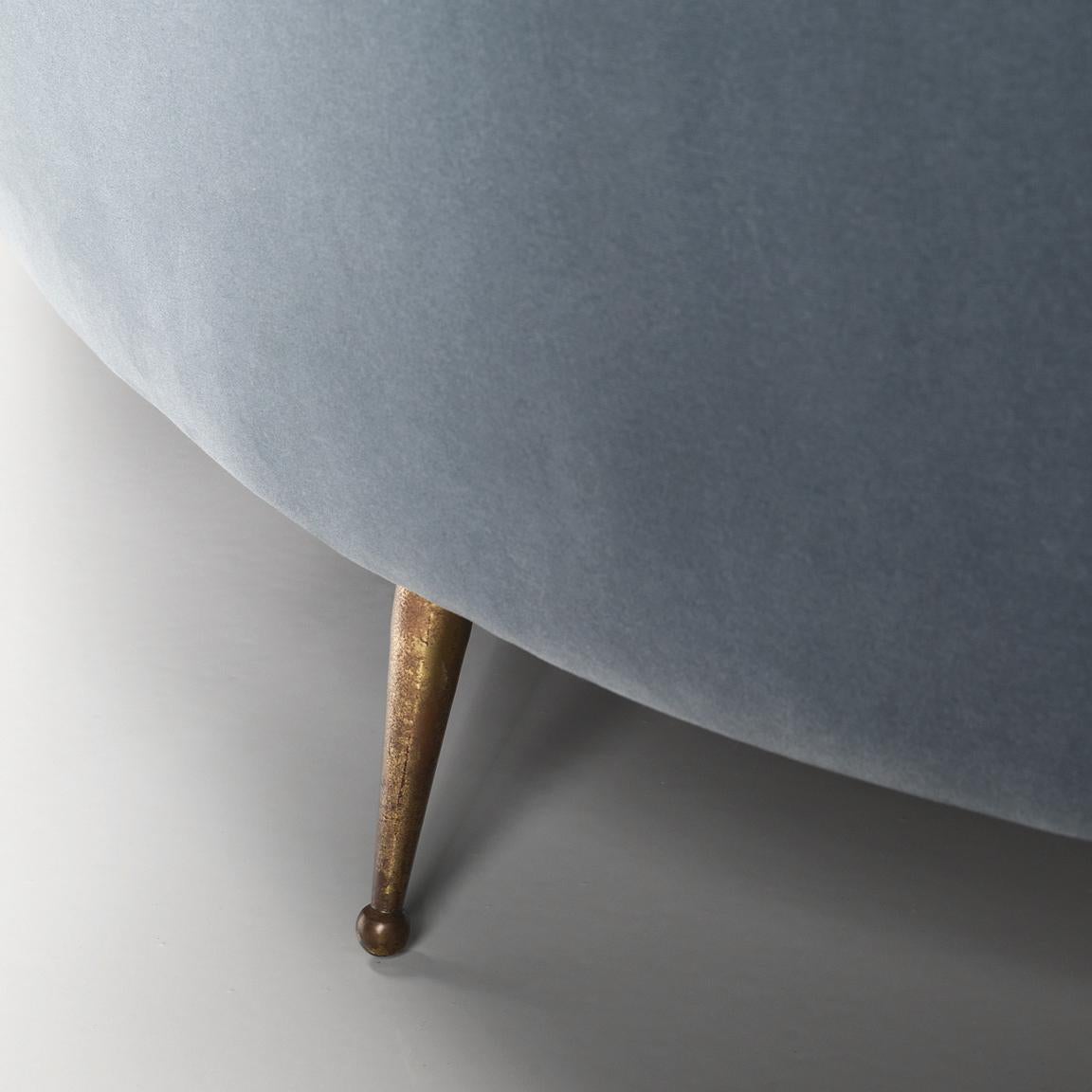 Large Italian Customizable Sofa in Elegant Shape 1